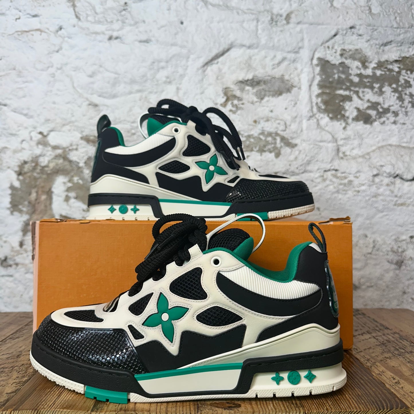 Louis Vuitton Green White Black Skate Sneaker Sz 10 (8.5LV) DS