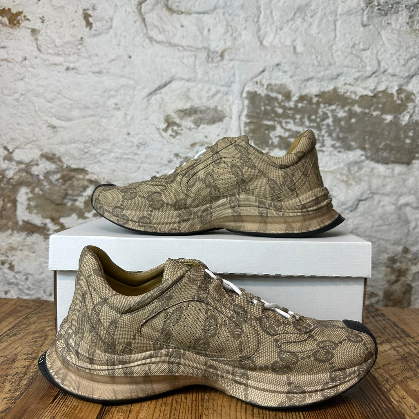 Gucci GG Monogram Ebony Run Sneaker Sz 9