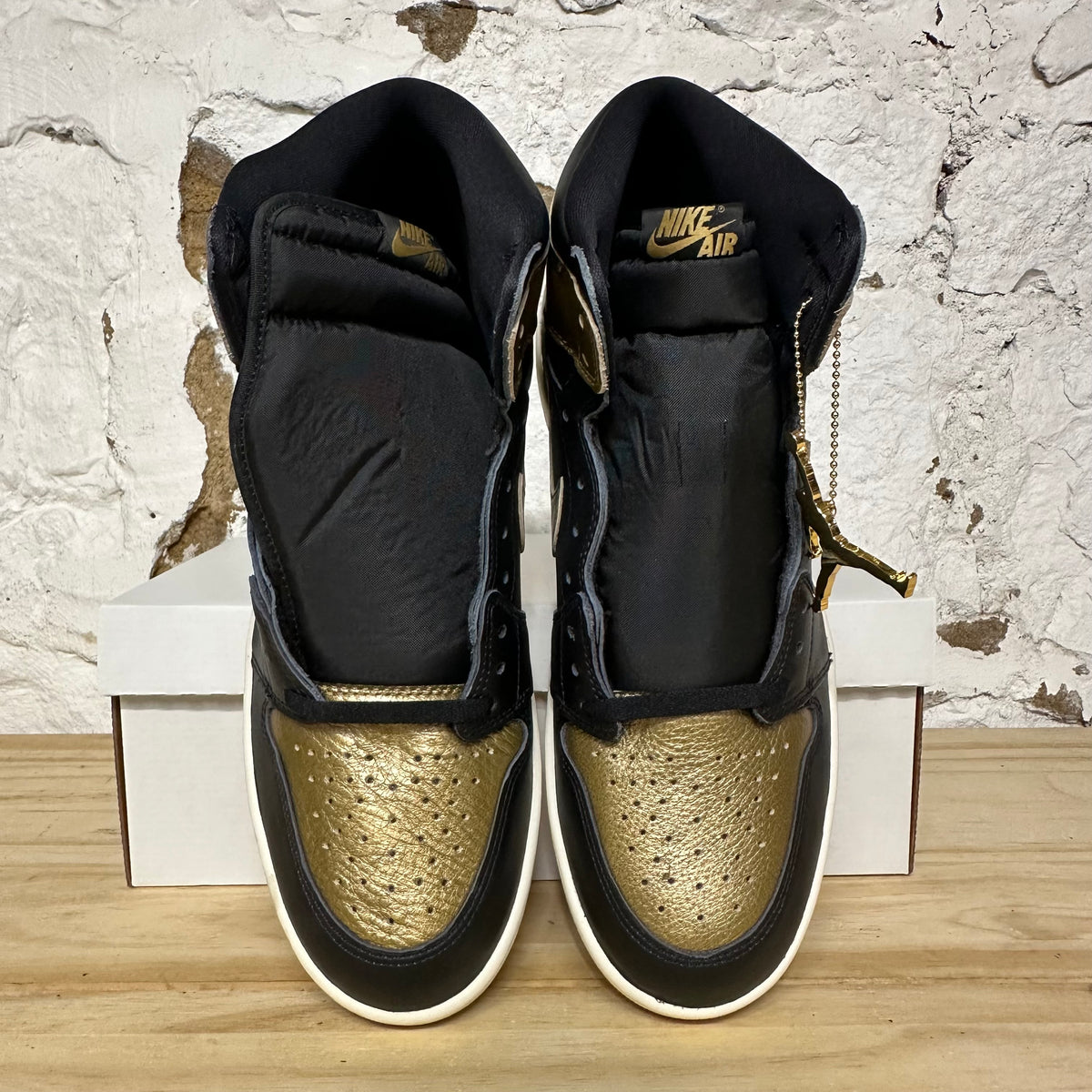 Air Jordan 1 High Black Metallic Gold Sz 12 DS
