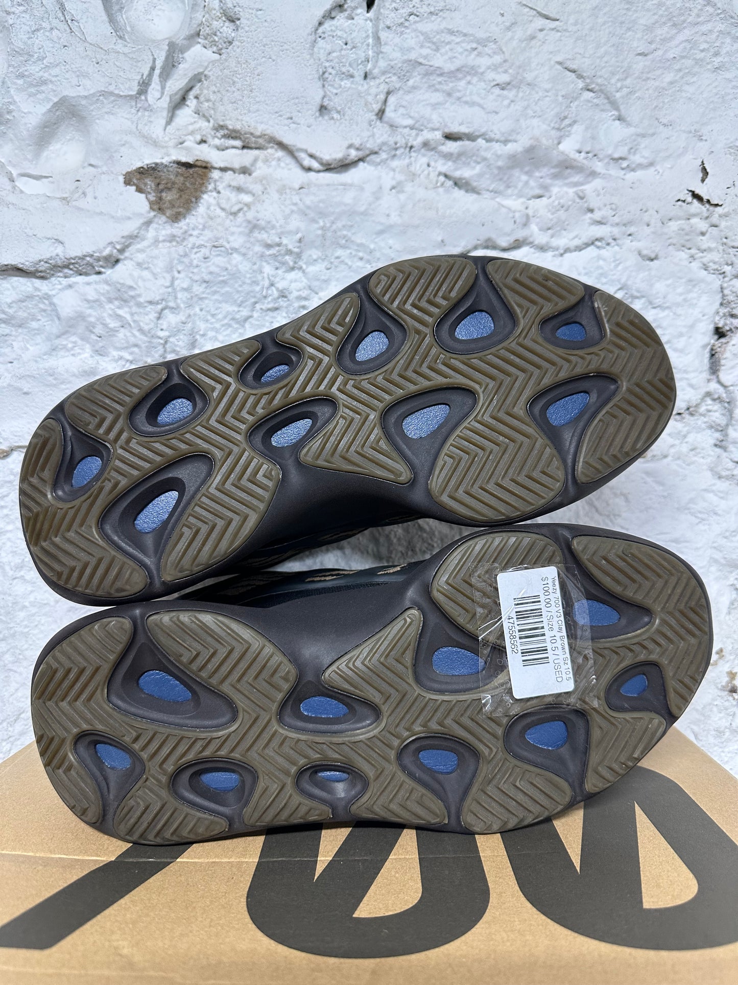 Yeezy 700 V3 Clay Brown Sz 10.5