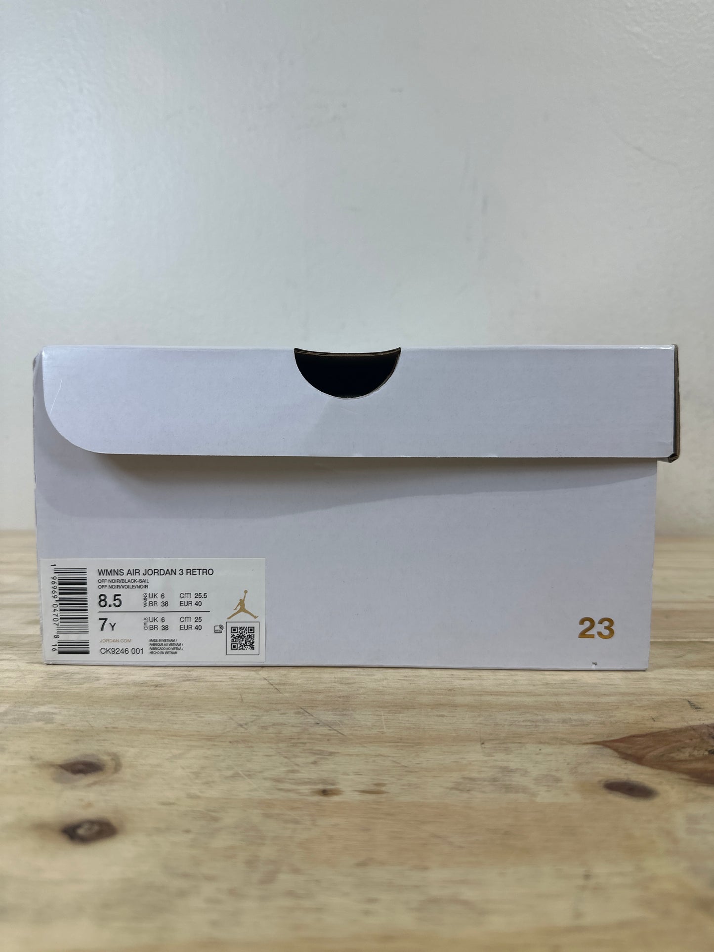 Air Jordan 3 Off Noir Sz 7 (8.5W)