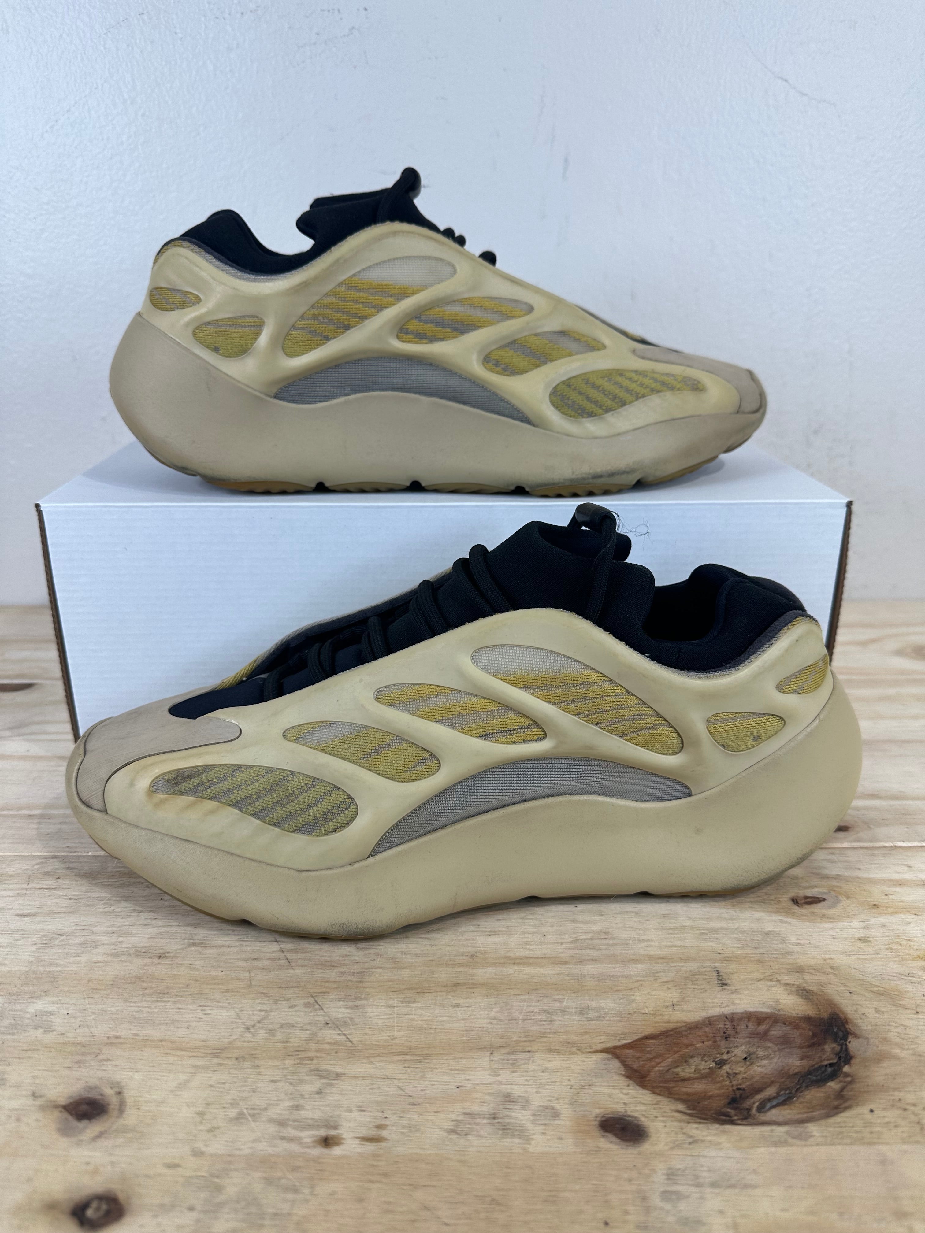 Yeezy 700 V3 Safflower Sz 11