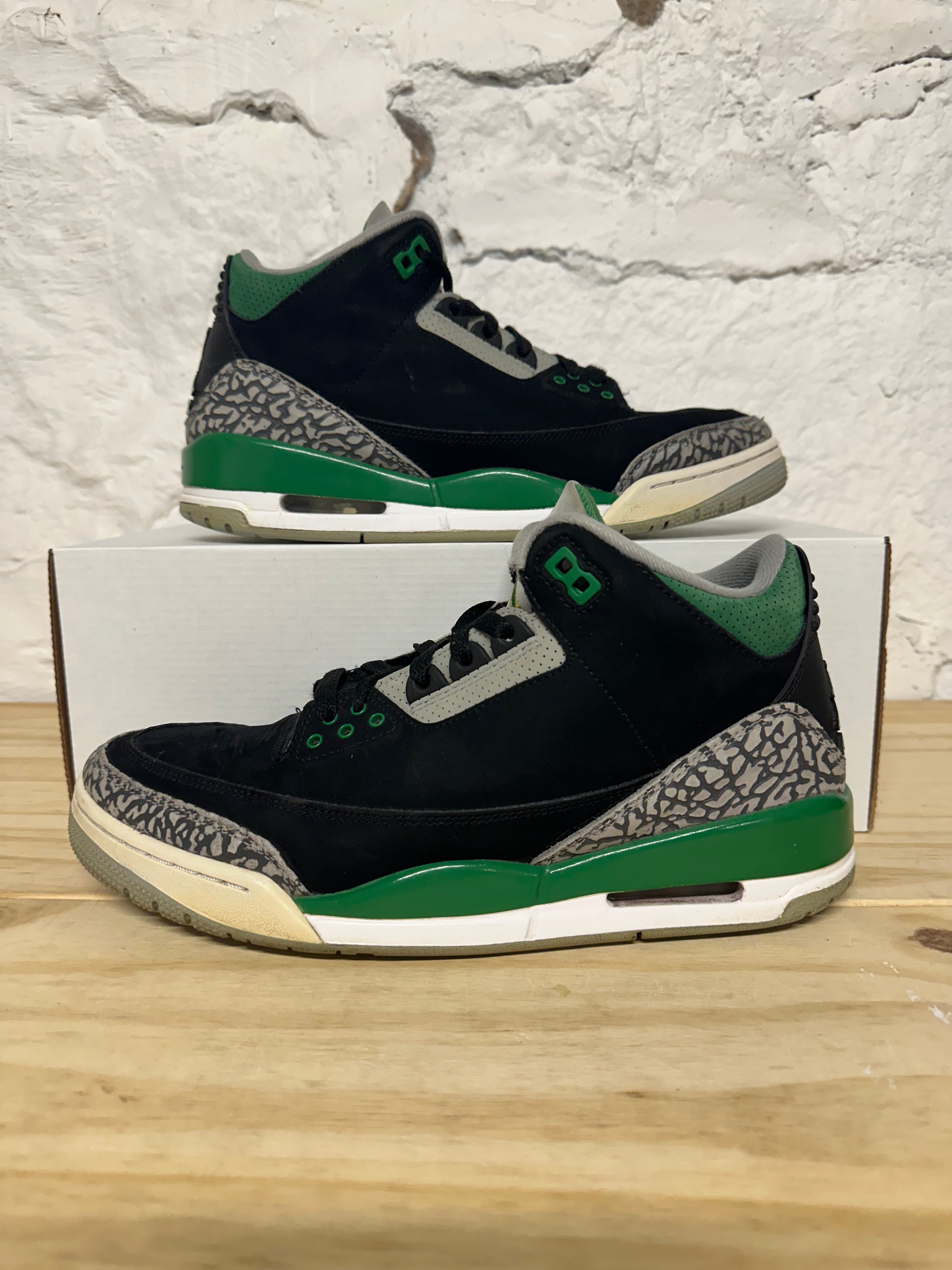 Air Jordan 3 Pine Green Sz 9
