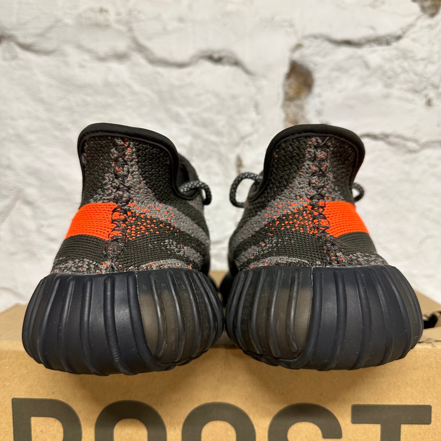 Yeezy 350 V2 Carbon Beluga Sz 10