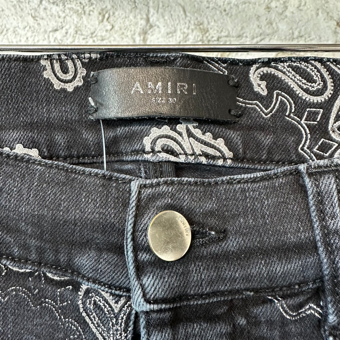 Amiri Knee Rip White Paisley Print Black Denim Jeans Sz 30