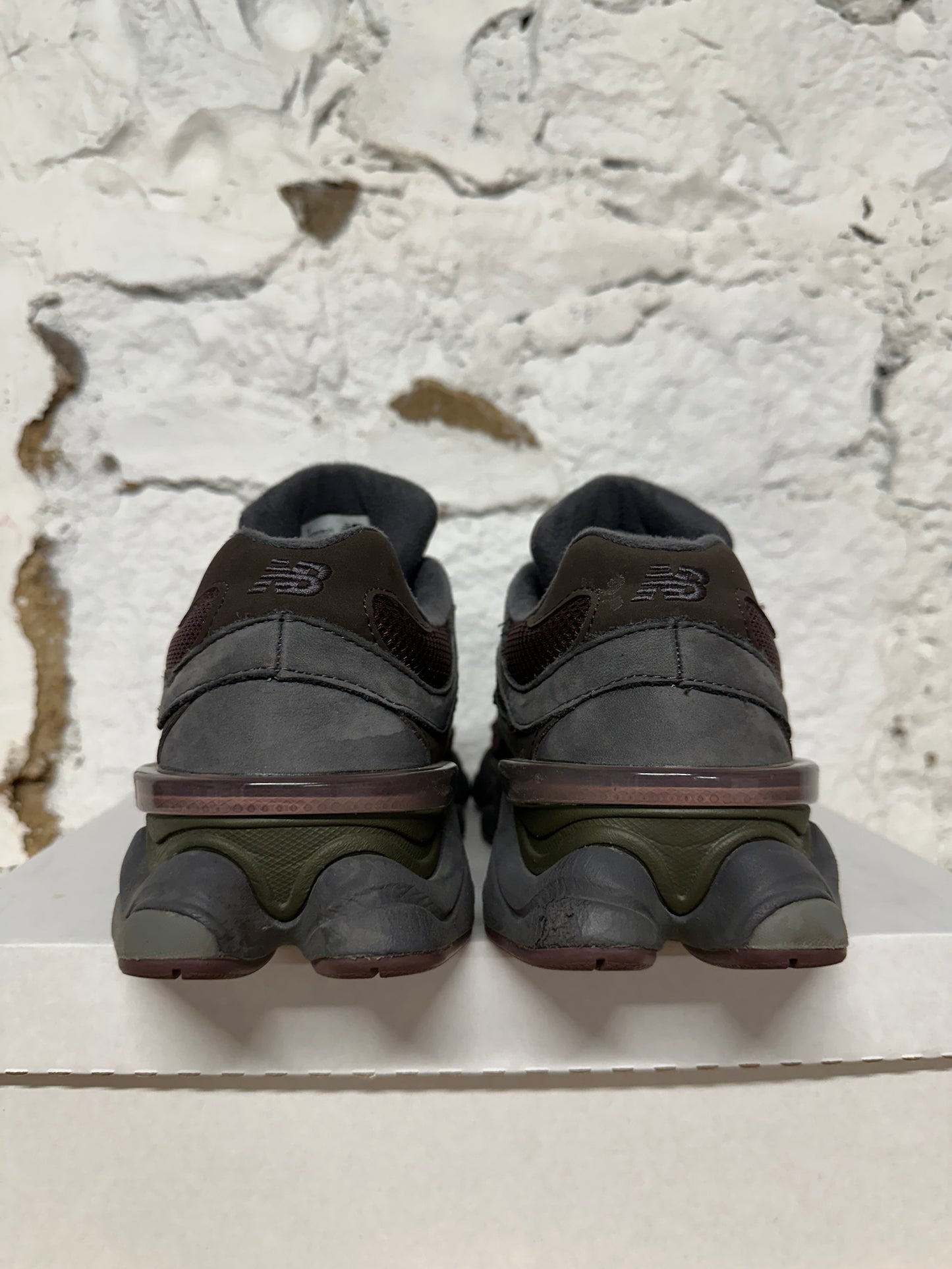 New Balance 9060 Truffle Sz 9