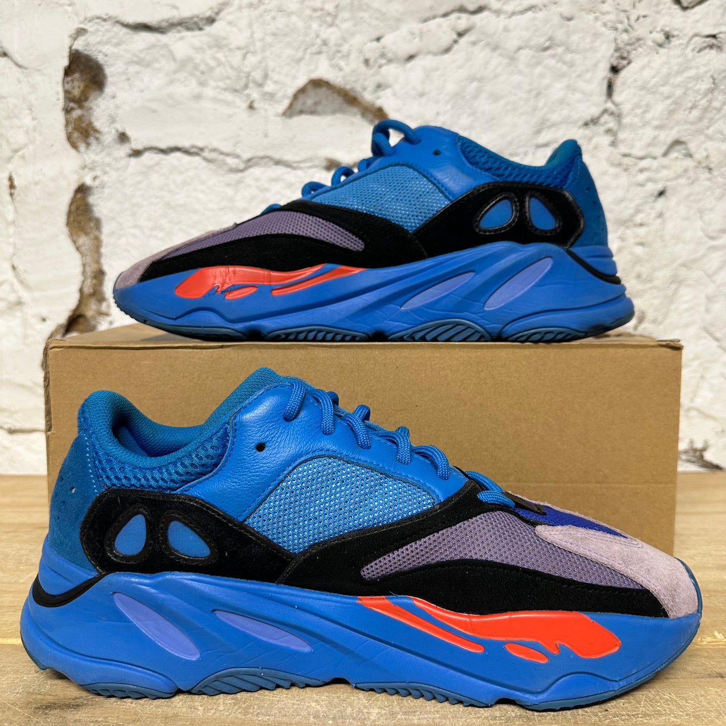 Yeezy 700 Hi-Res Blue Sz 10