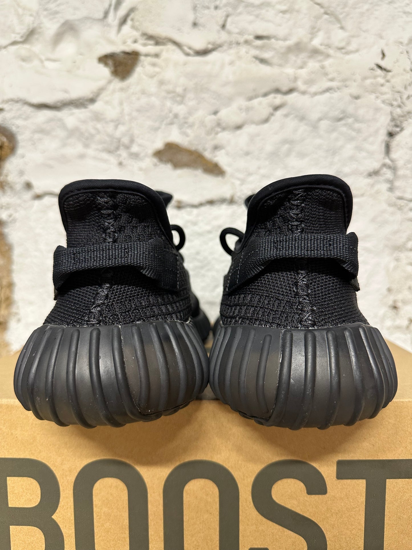 Yeezy 350 Onyx Sz 11 DS