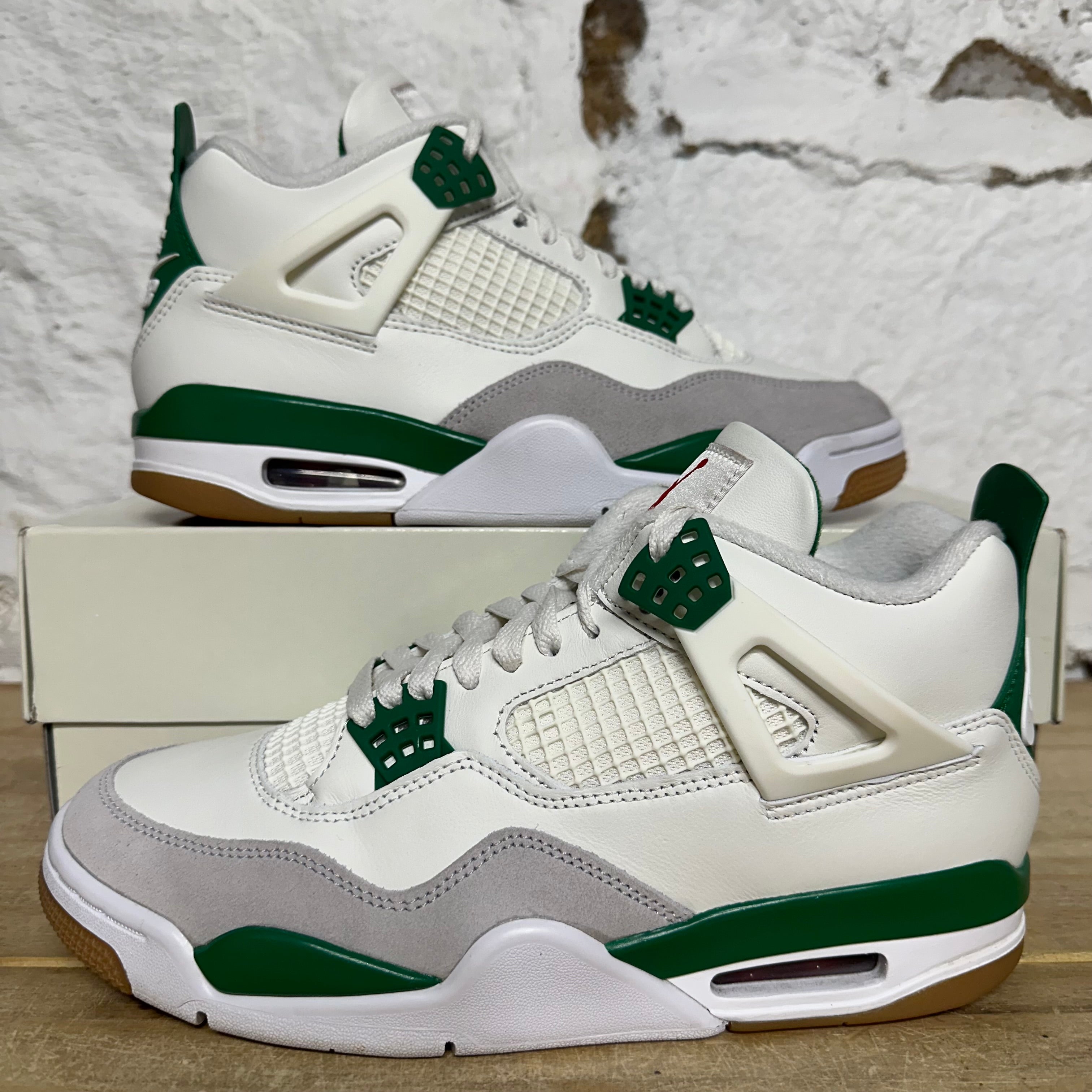 Air Jordan 4 SB Pine Green Sz 9