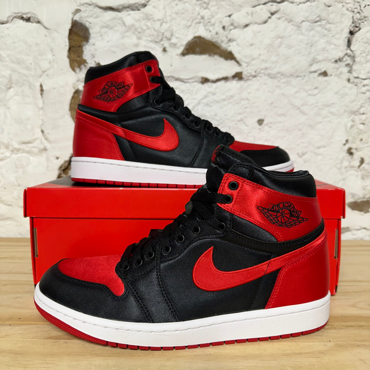 Air Jordan 1 High Satin Bred Sz 9 (10.5W)