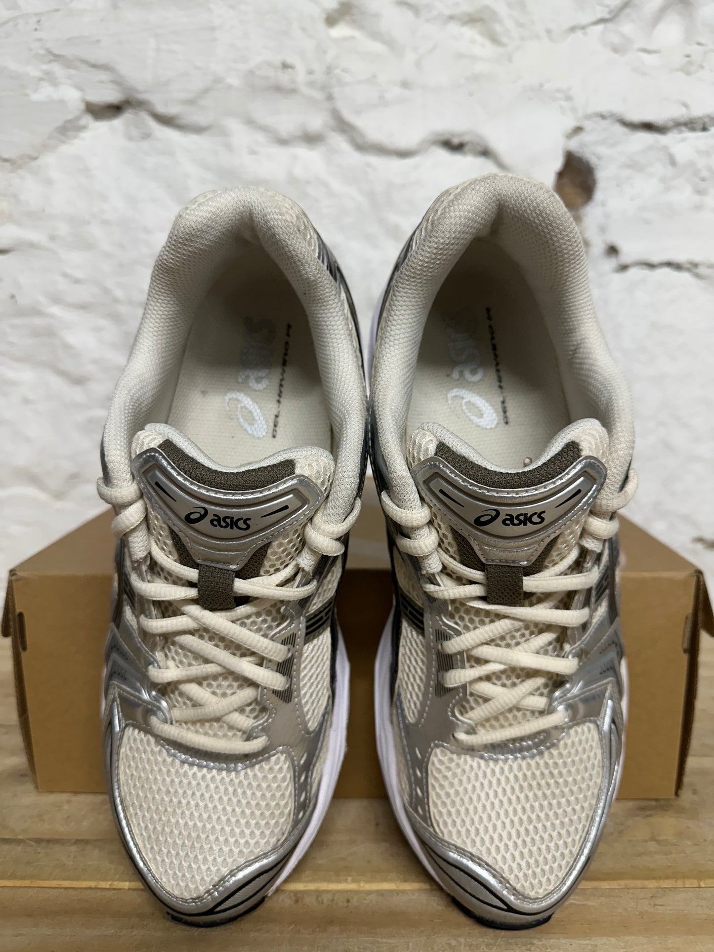 Asics Gel-Kayano Cream Black Sz 9