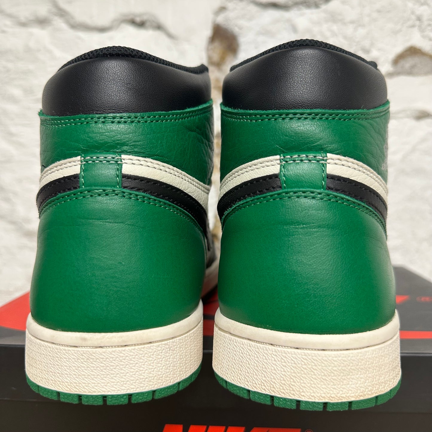 Air Jordan 1 Pine Green 1.0 Sz 11