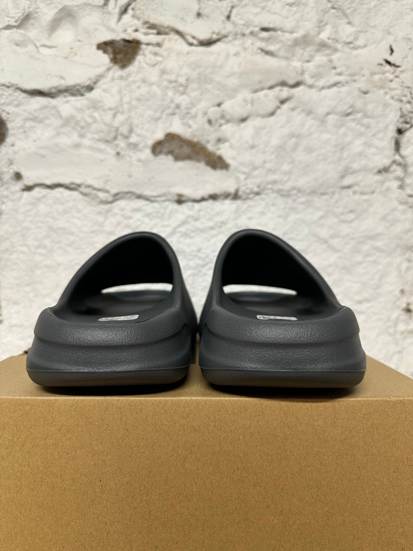 Yeezy Slide Slate Grey Sz 6 DS