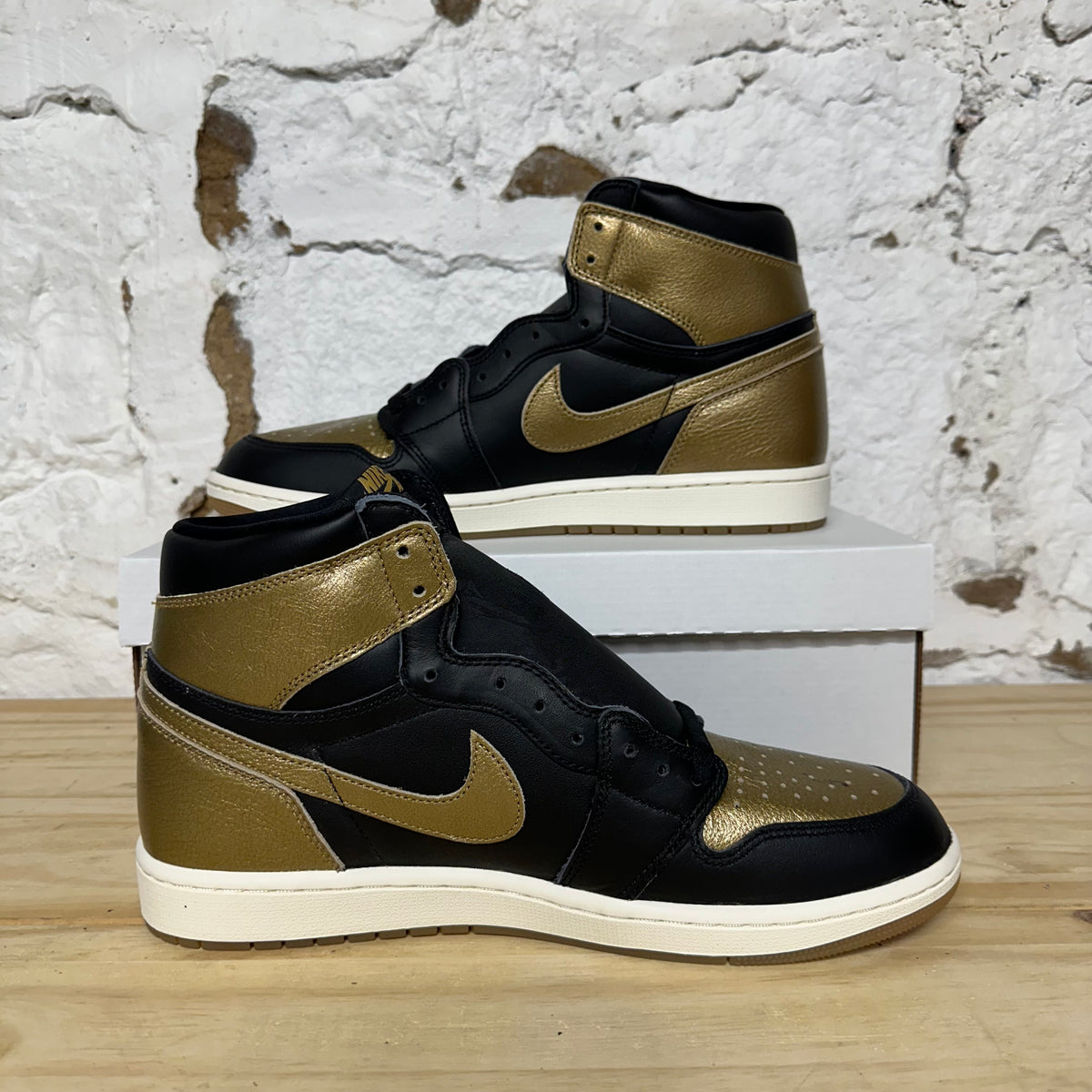 Air Jordan 1 High Black Metallic Gold Sz 12 DS