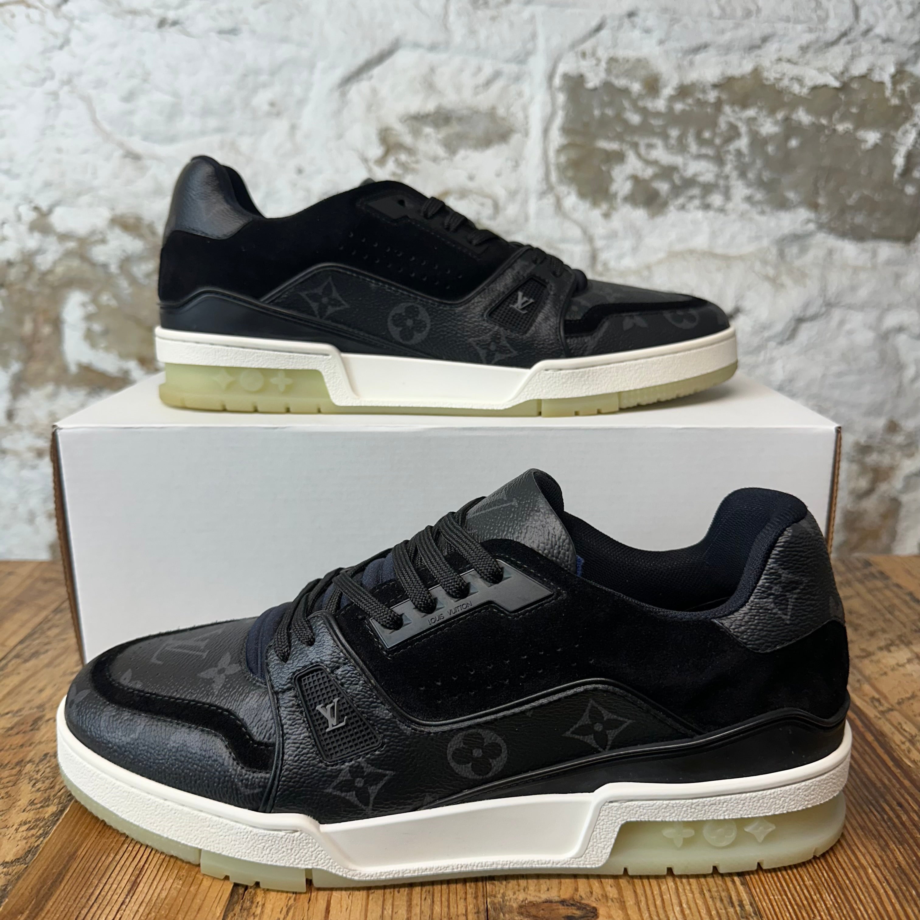 Louis Vuitton Graphite Trainer Sneaker Sz 9.5 (8LV)