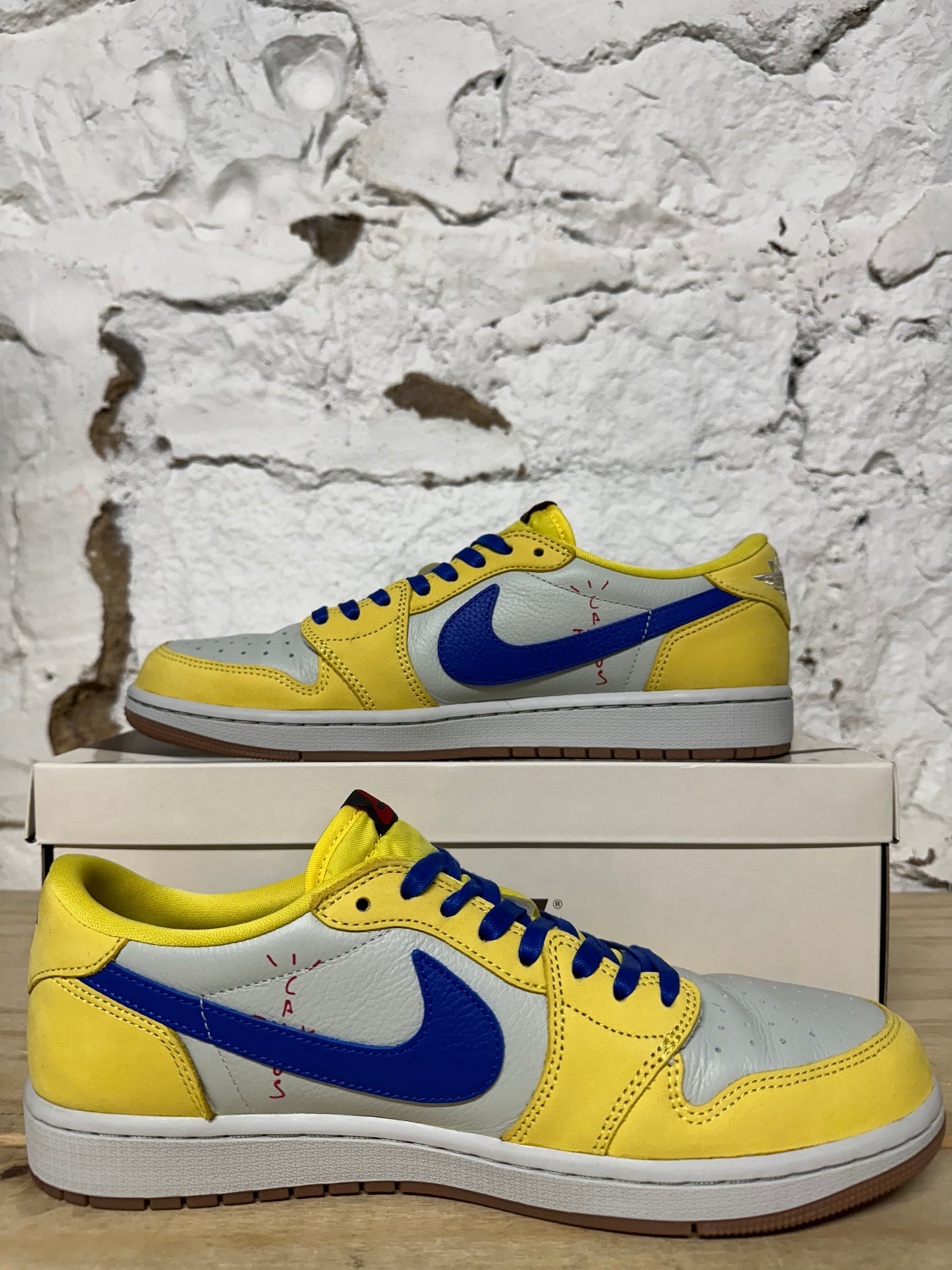 Air Jordan 1 Low Travis Scott Canary Sz 10.5 (12W)