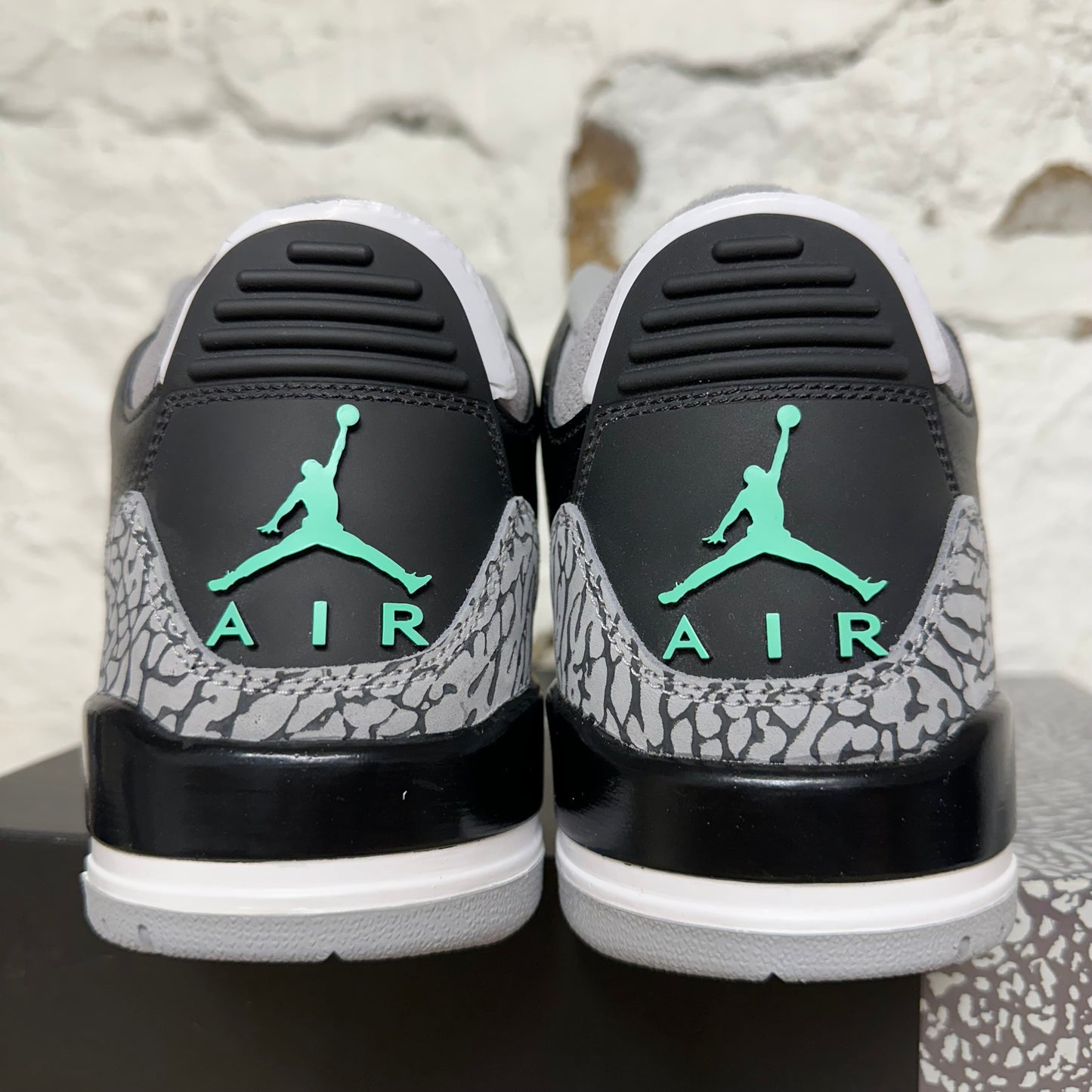 Air Jordan 3 Green Glow Sz 11 DS