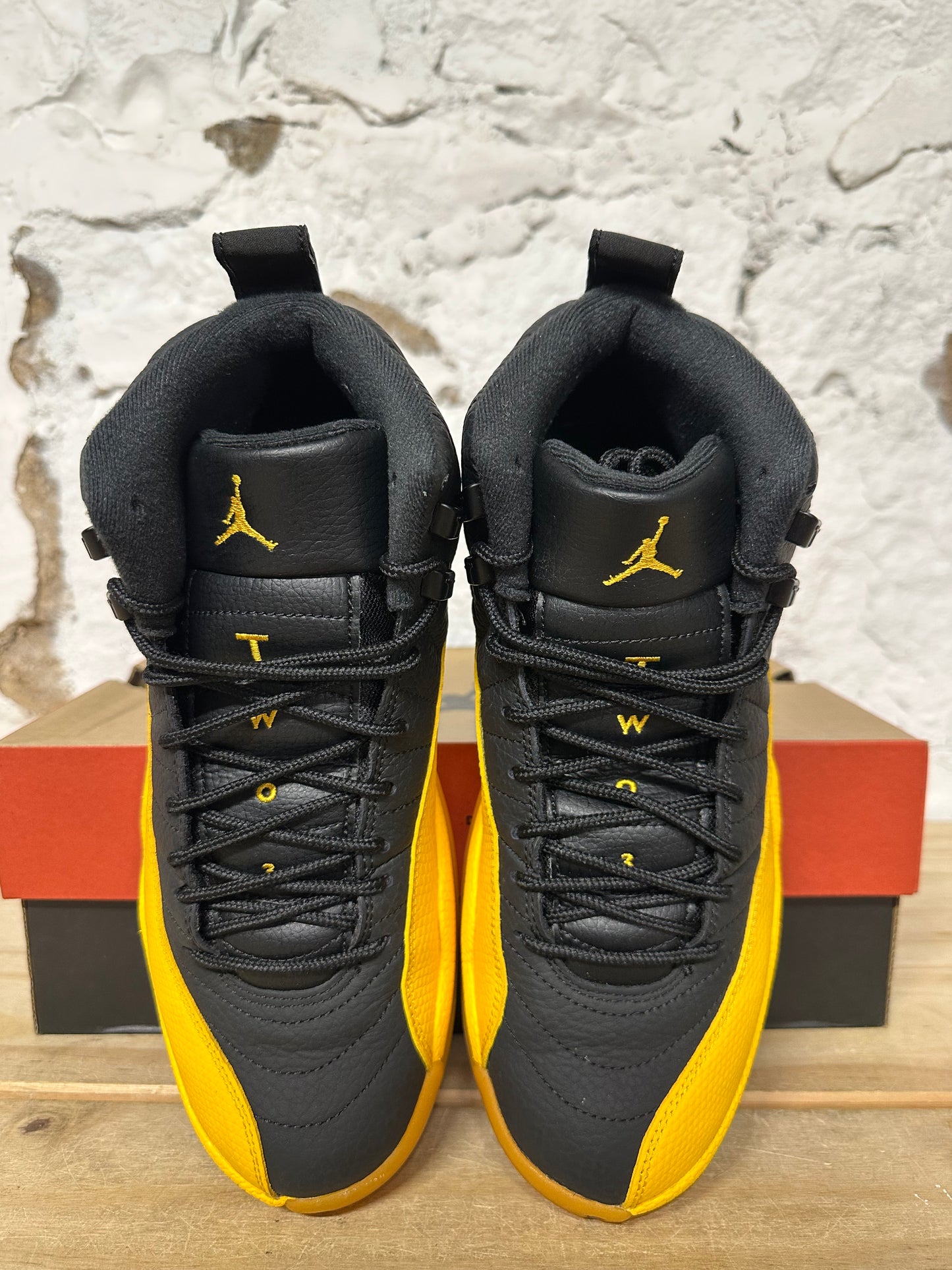 Air Jordan 12 Black University Gold Sz 8.5