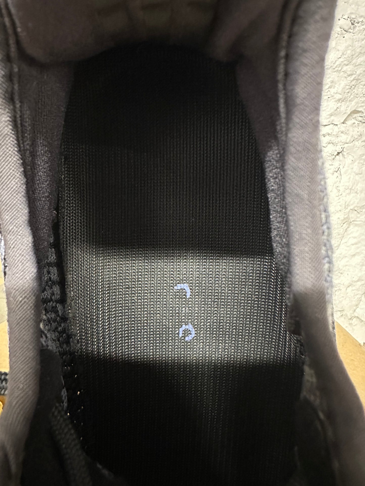 Yeezy 350 Carbon Sz 11
