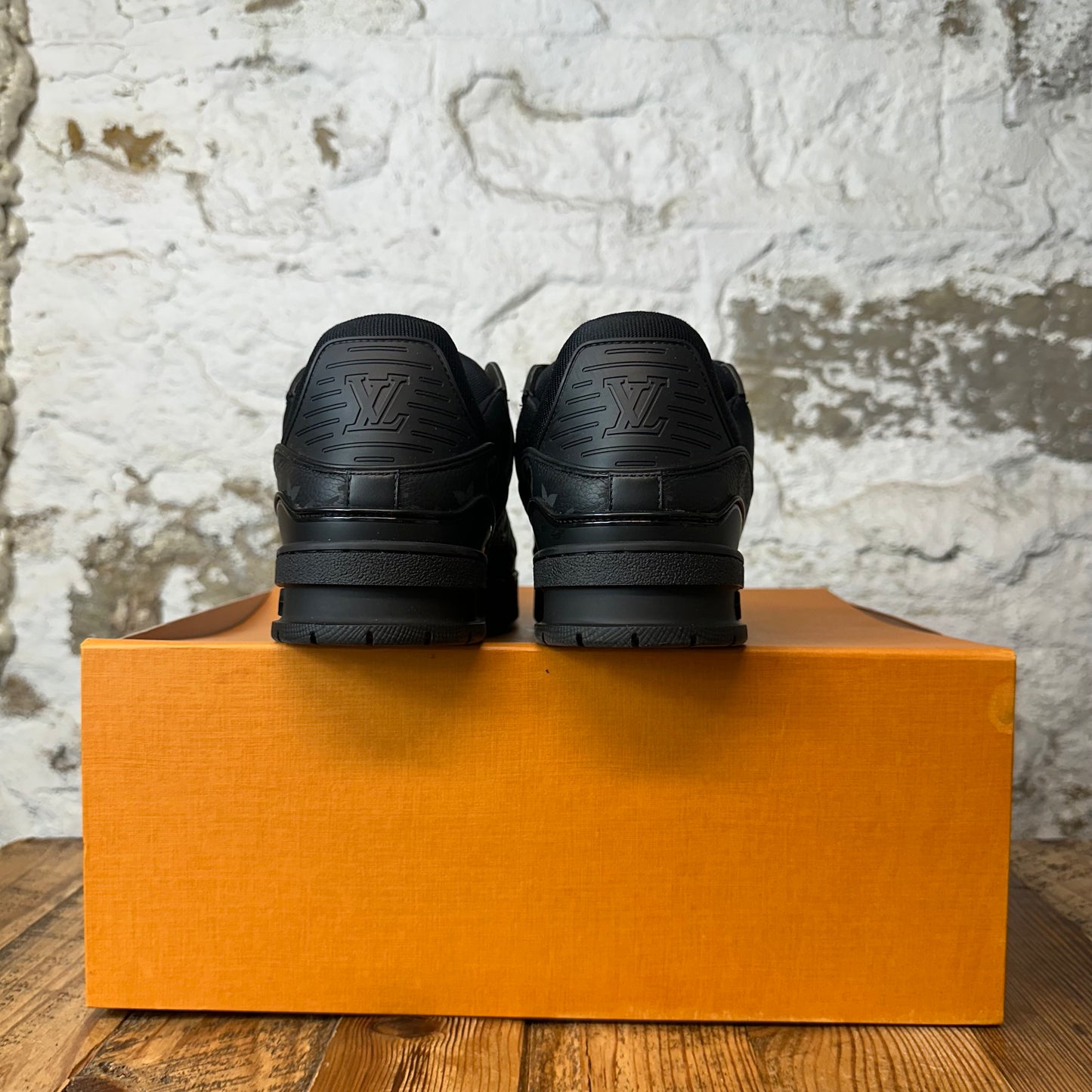 Louis Vuitton Triple Black Monogram Trainer Sneaker Sz 9.5 (8LV)