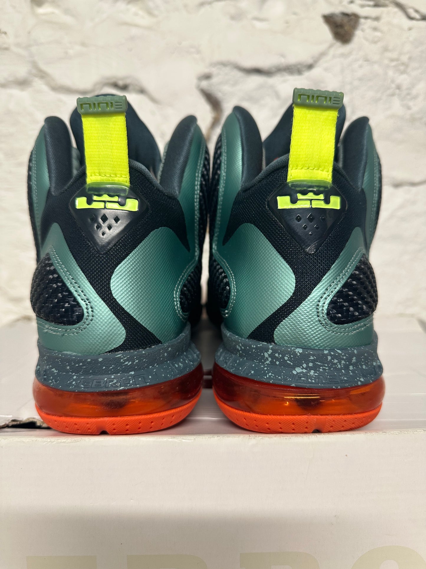 Nike LeBron 9 Cannon Sz 10 DS