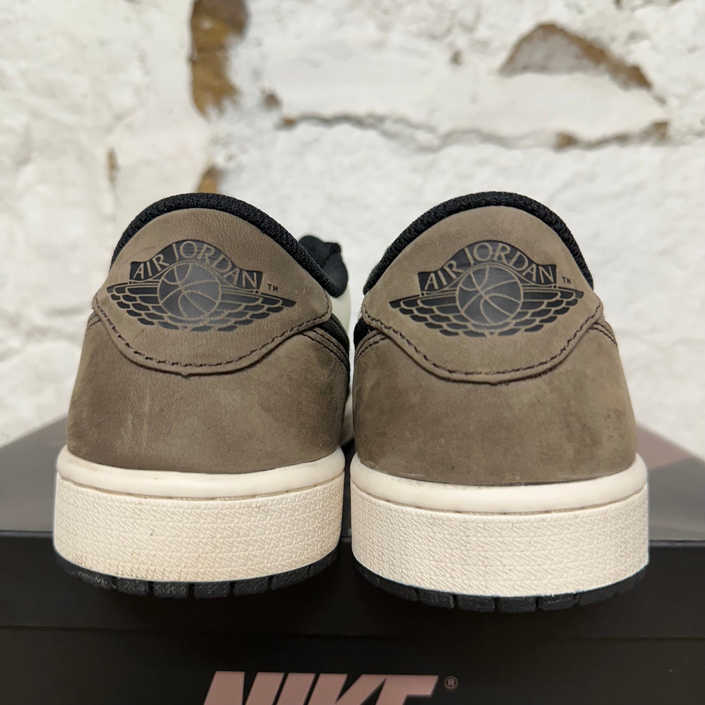 Air Jordan 1 Low Mocha Sz 8.5
