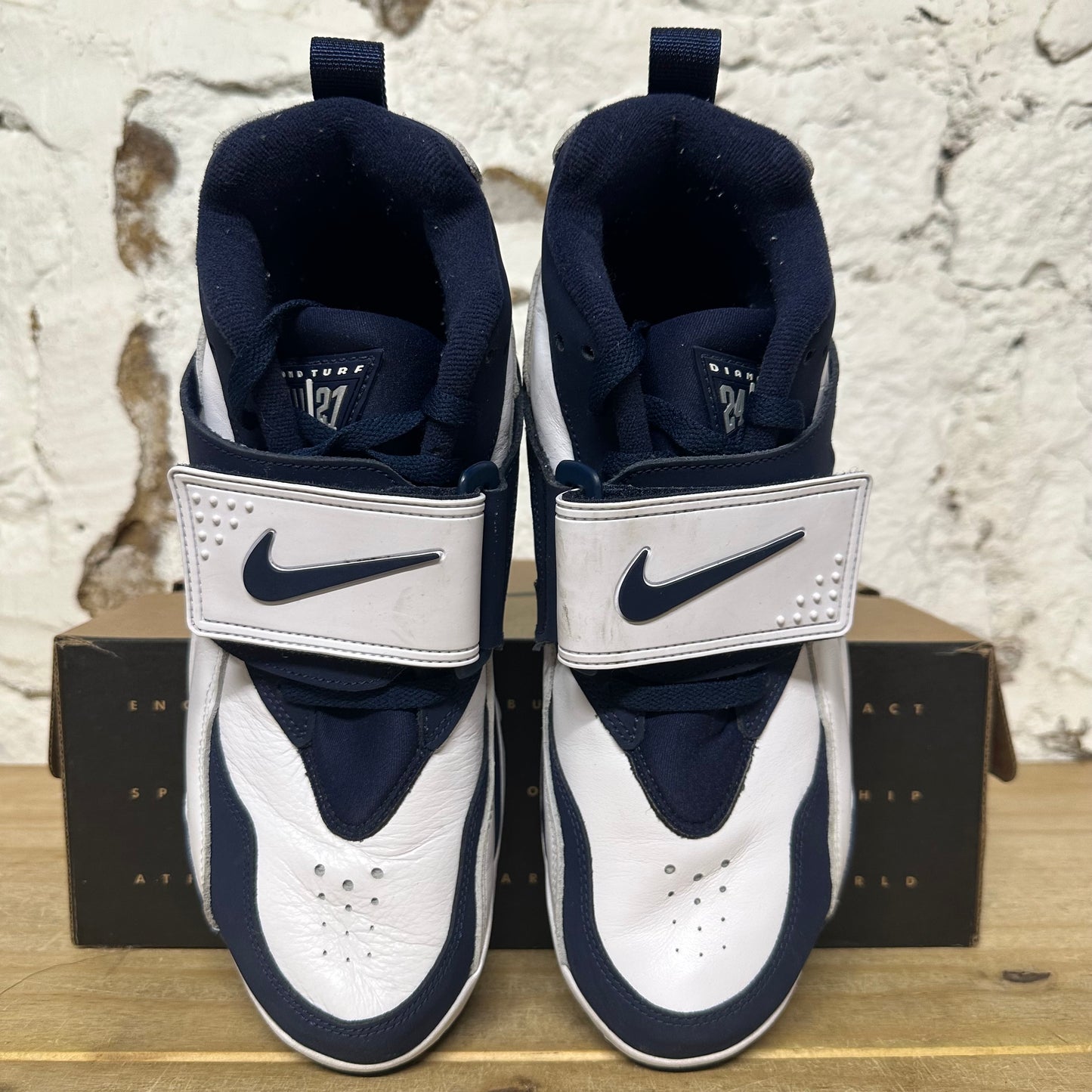 Nike Air Diamond Turf Cowboys Sz 9