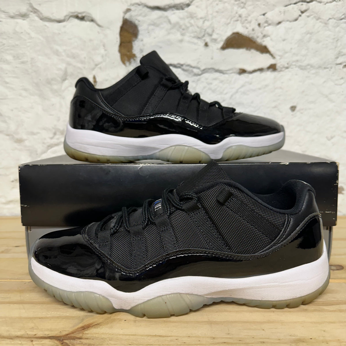 Air Jordan 11 Low Space Jam Sz 9.5
