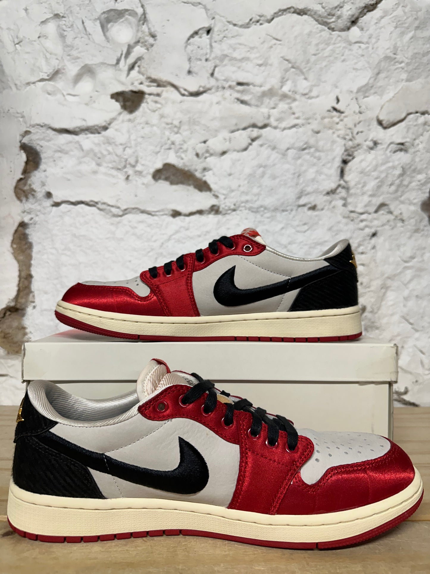 Air Jordan 1 Low Trophy Room Sz 9.5