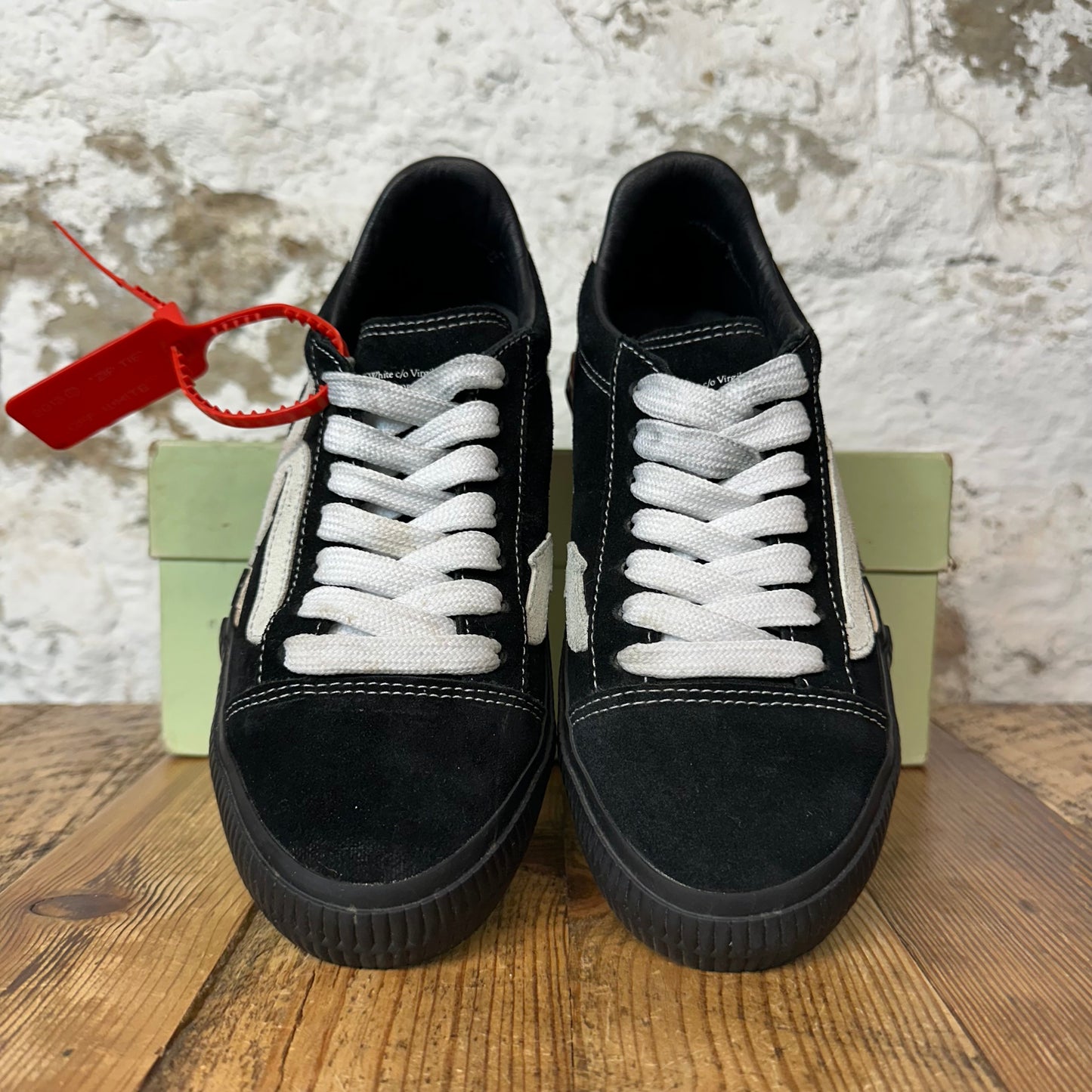 Off White Black White Vulc Sneaker Sz 5 (37)