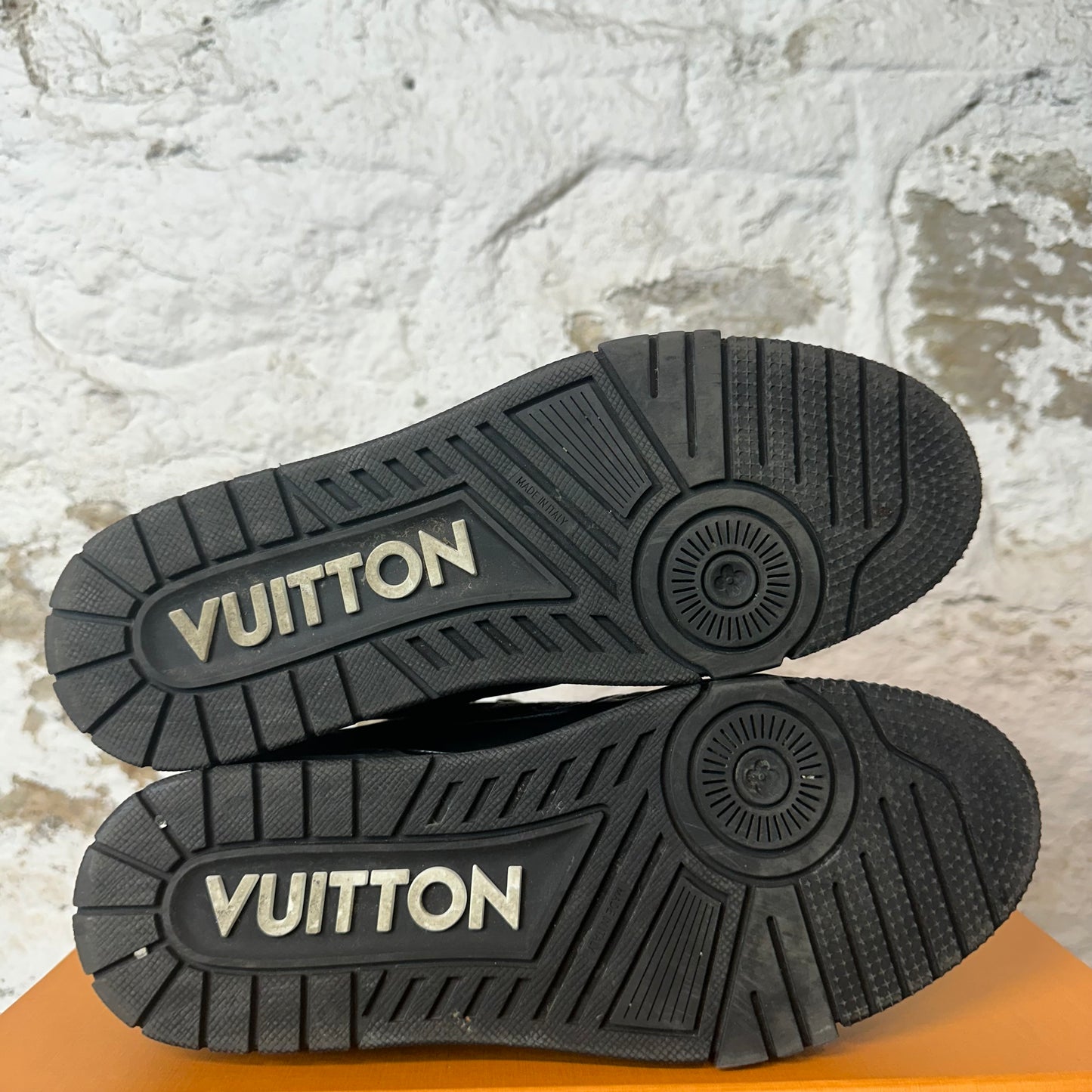 Louis Vuitton Triple Black Trainer Sneaker Sz 7.5 (6LV)