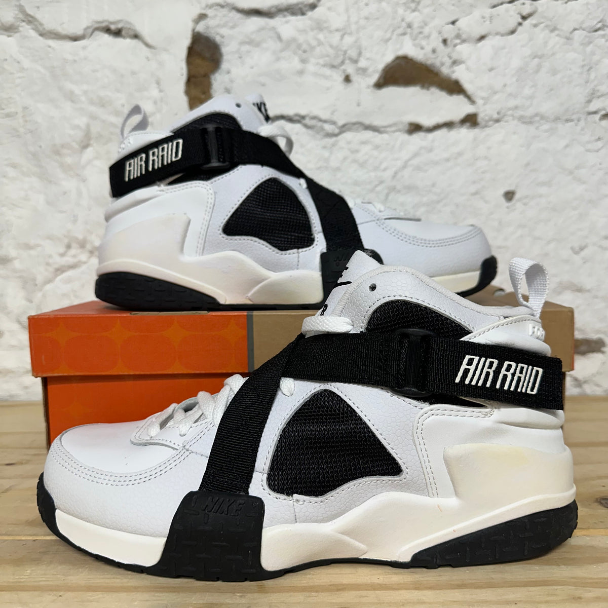 Nike Air Raid White Black Sz 10 DS