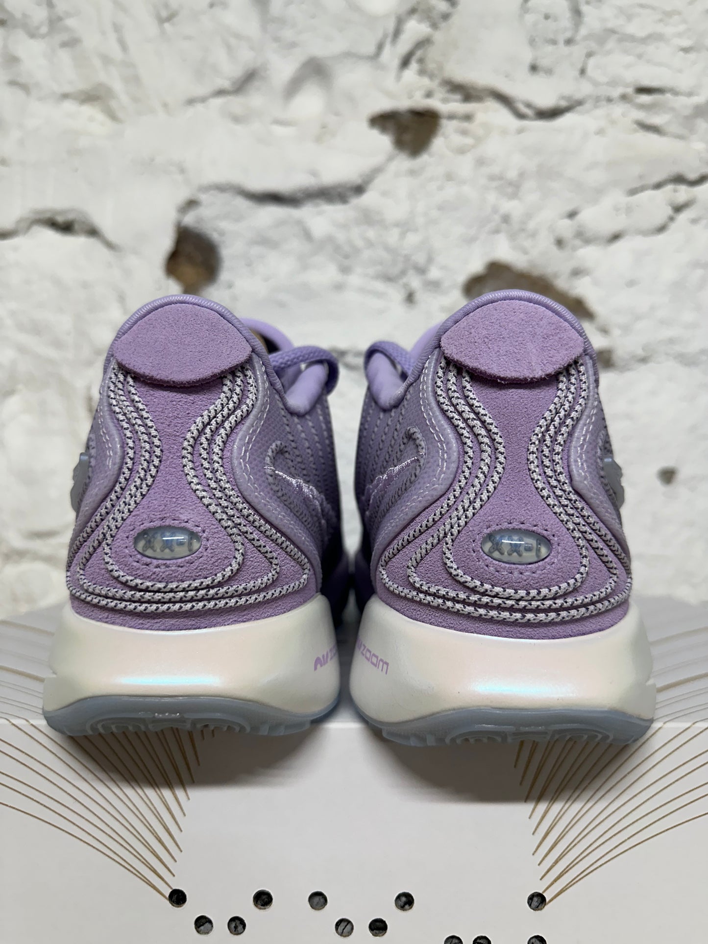 Nike LeBron 21 Easter Sz 9 DS