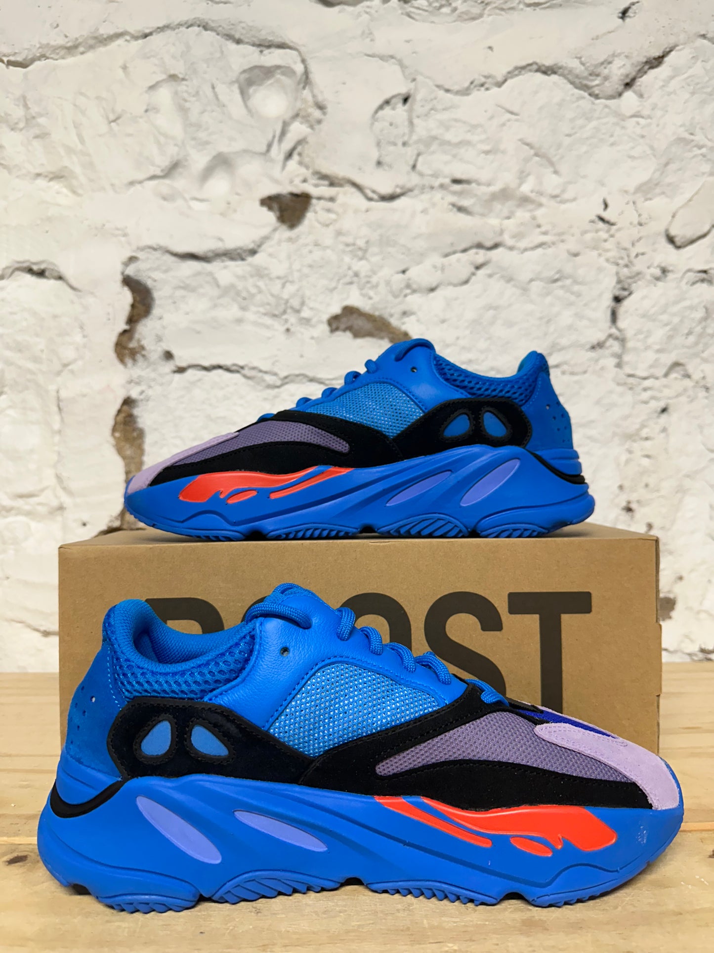 Yeezy 700 Hi-Res Blue Sz 9 DS