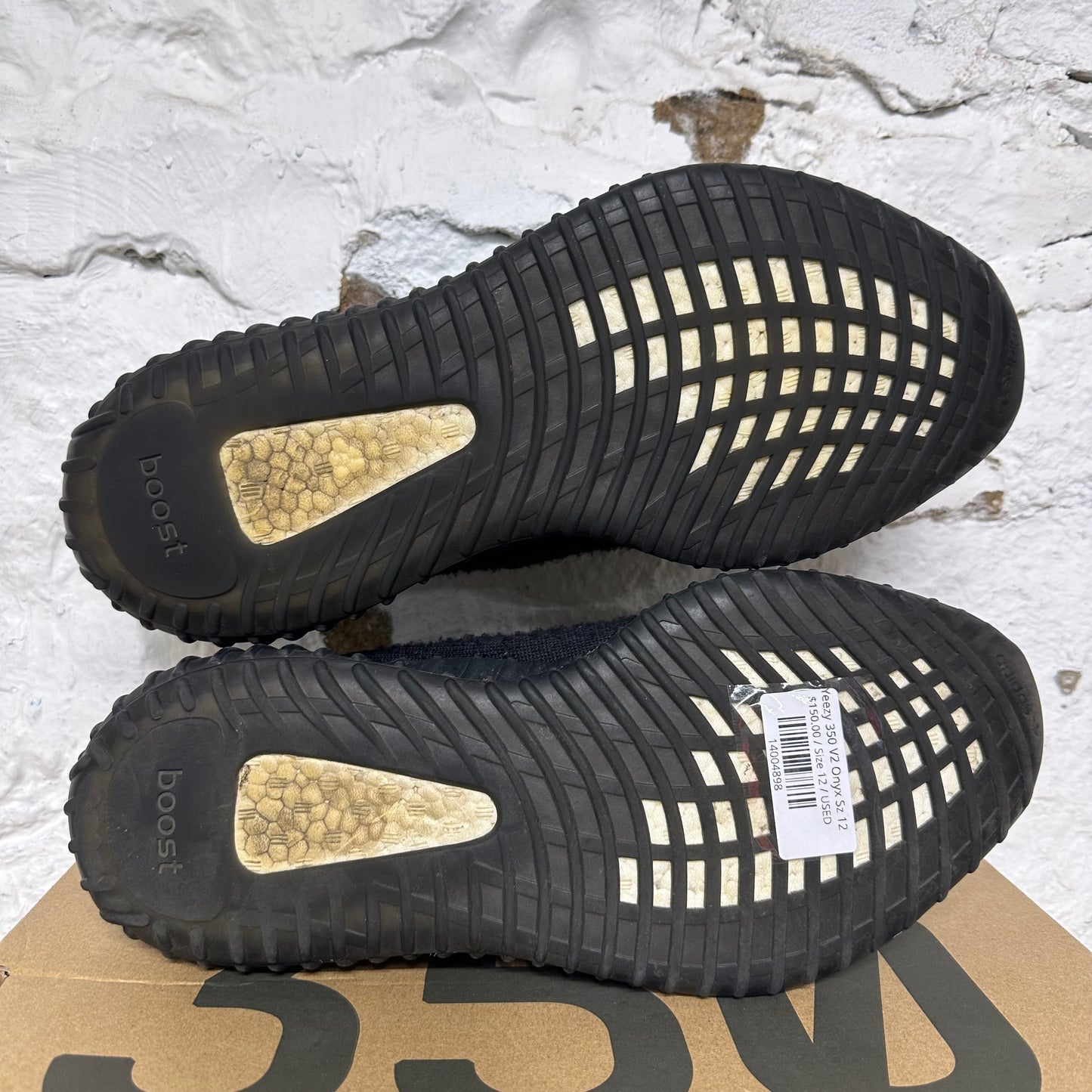 Yeezy 350 V2 Onyx Sz 12