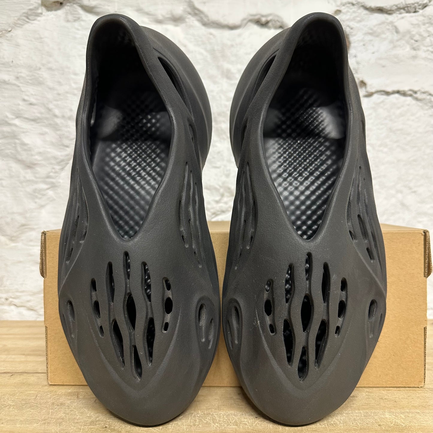 Yeezy Foamrunner Onyx Sz 8