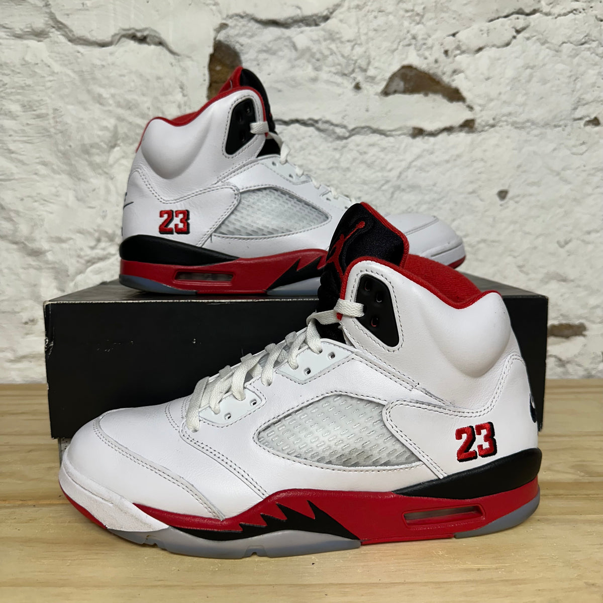 Air Jordan 5 Fire Red Black Tongue (2025) Sz 10