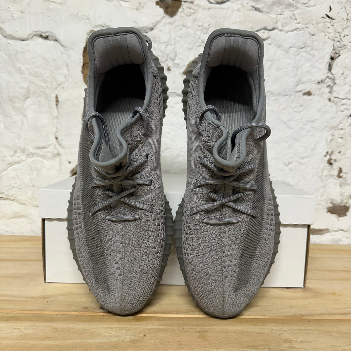 Yeezy 350 V2 Steel Grey Sz 11