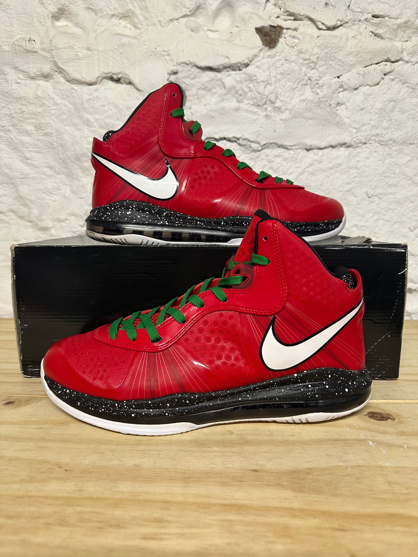 Lebron 8 V/2 Chrisrtmas Sz 10