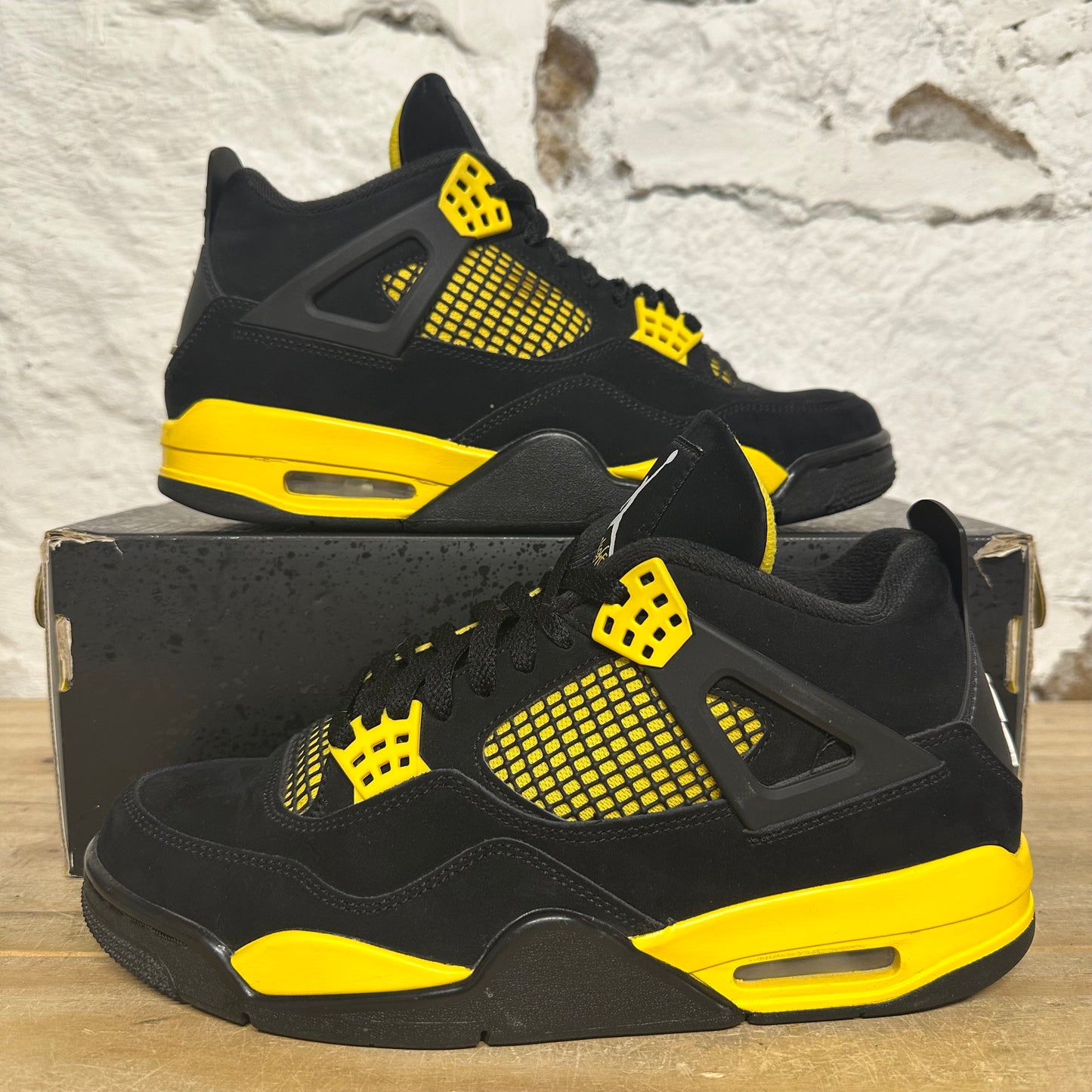 Air Jordan 4 Thunder (2023) Sz 8.5