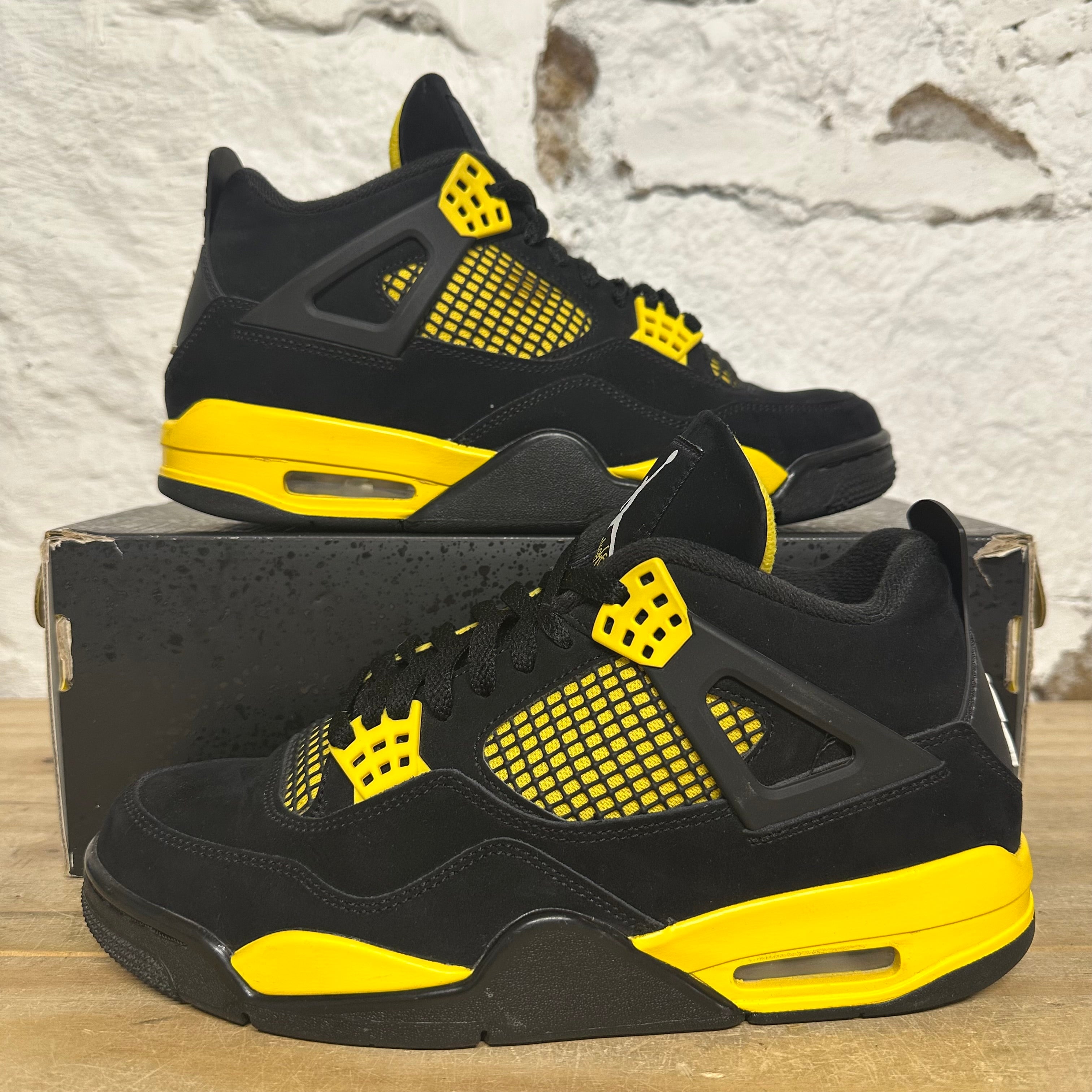 Air Jordan 4 Thunder (2023) Sz 8.5