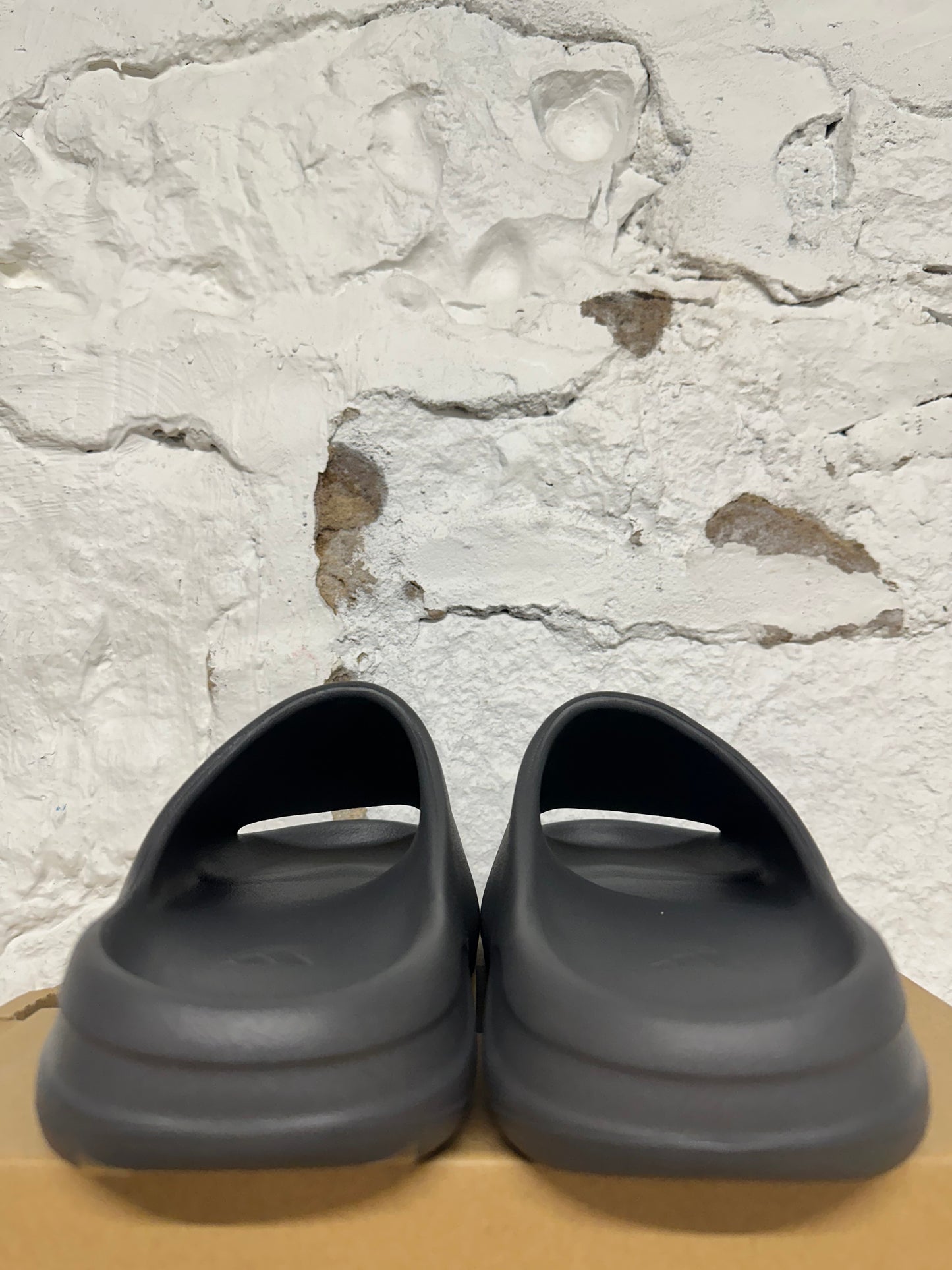 Yeezy Slide Granite Sz 9