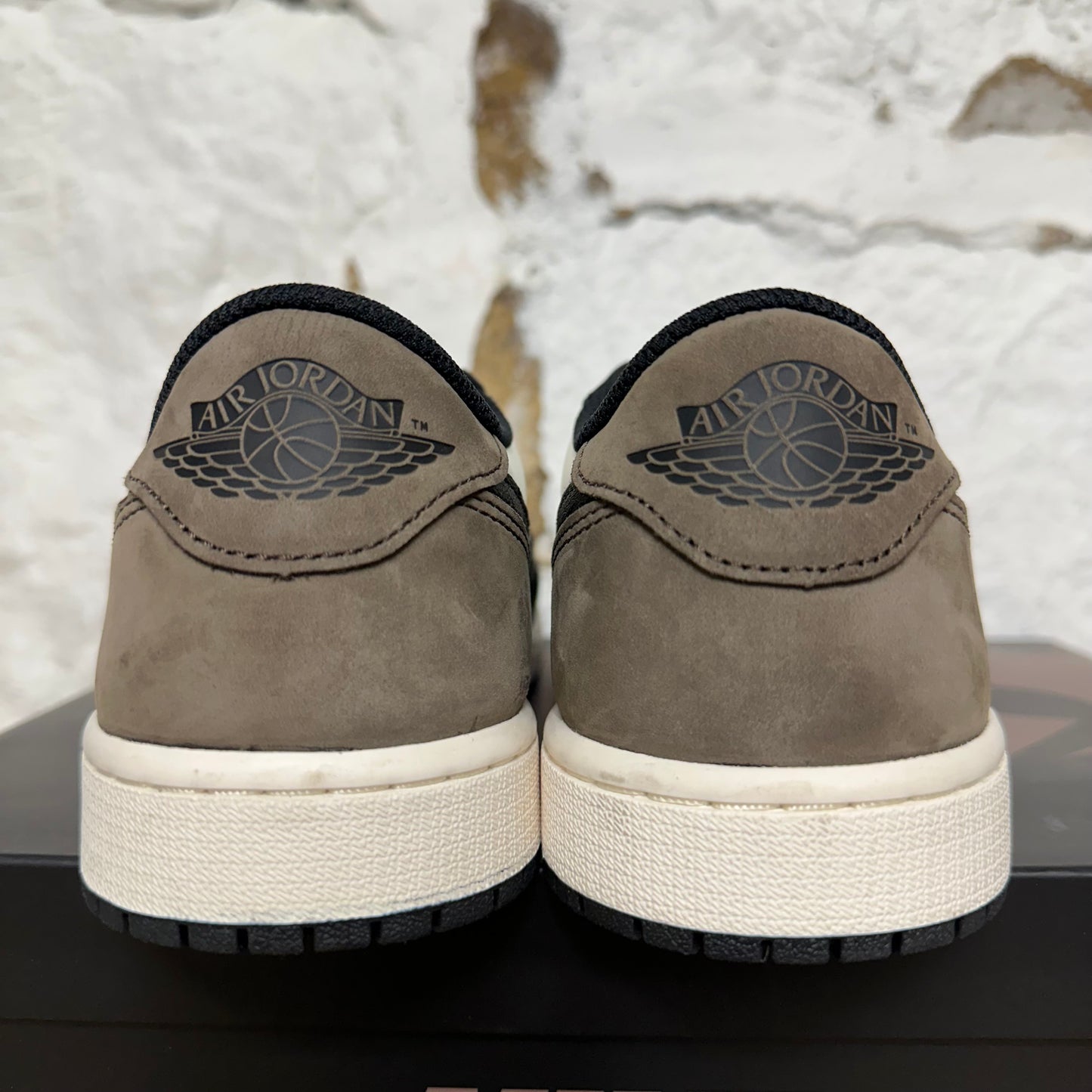Air Jordan 1 Low Mocha Sz 9.5 DS