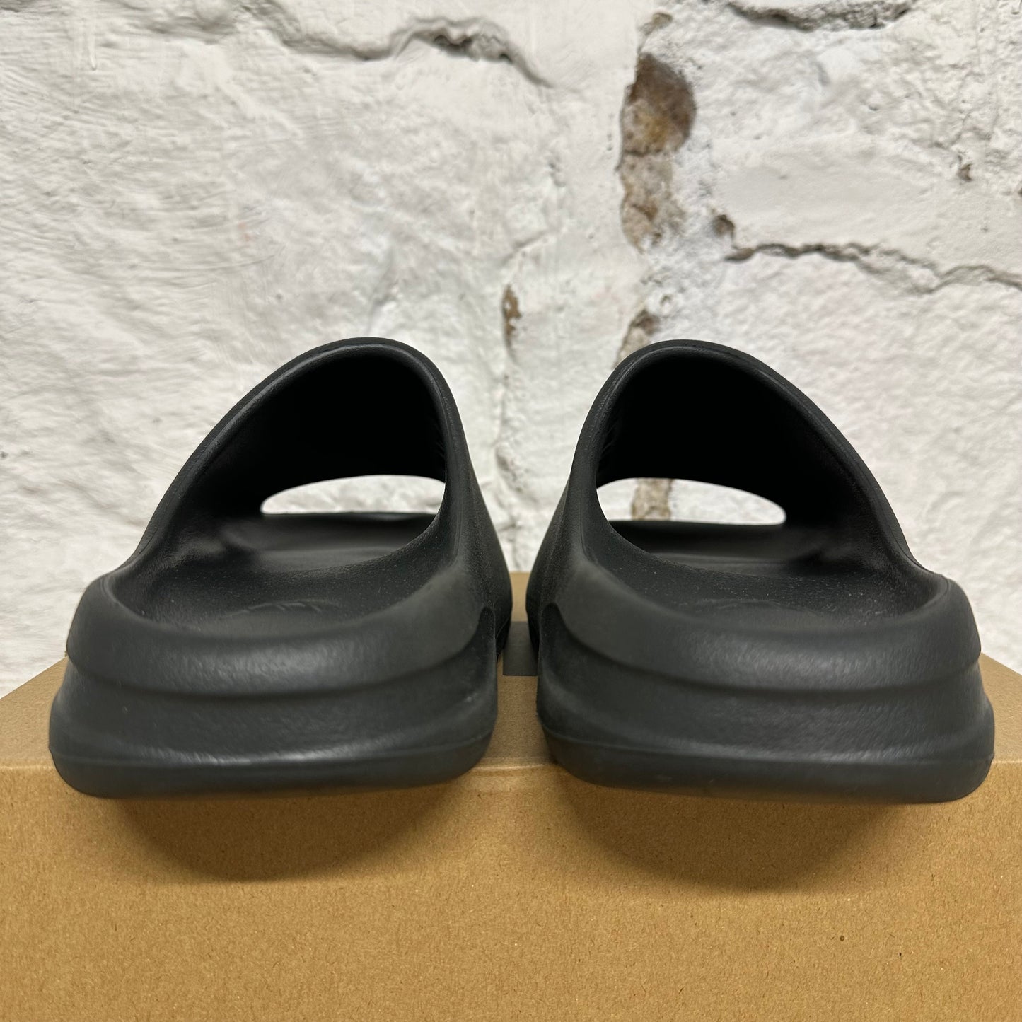 Yeezy Slide Dark Onyx Sz 7