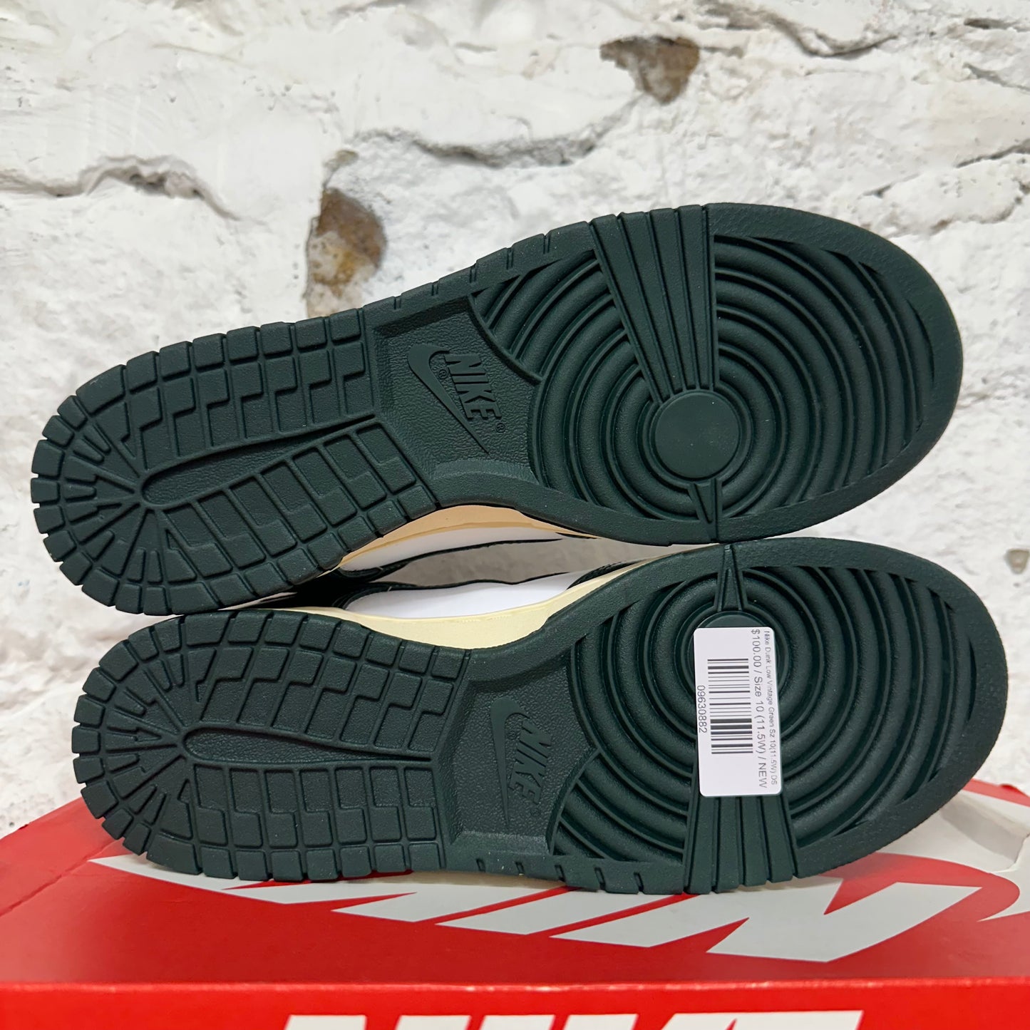 Nike Dunk Low Vintage Green Sz 10 (11.5W) DS