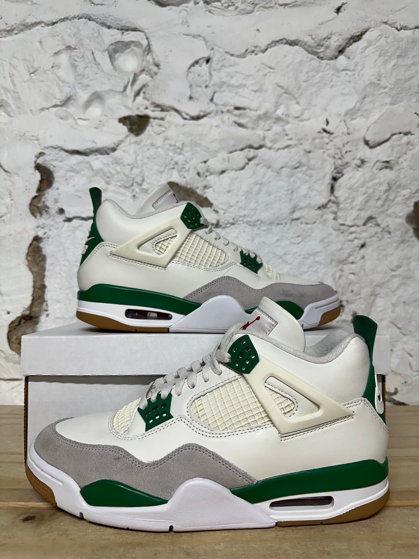 Air Jordan 4 SB Pine Green Sz 9.5