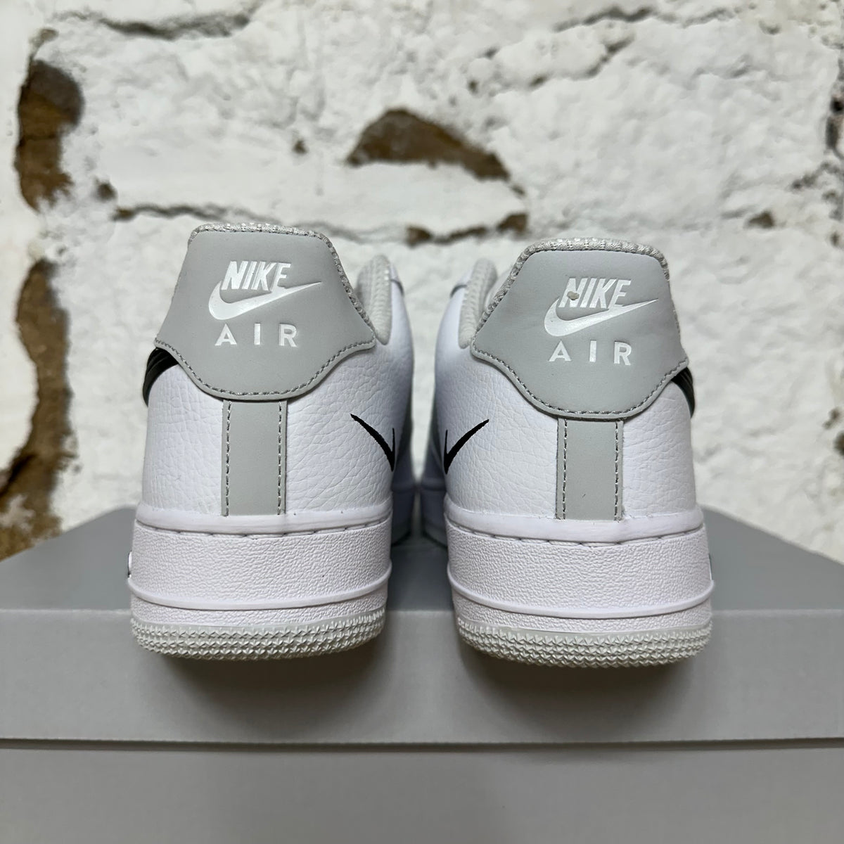 Nike Air Force 1 White Photon Dust Black Sz 8 DS
