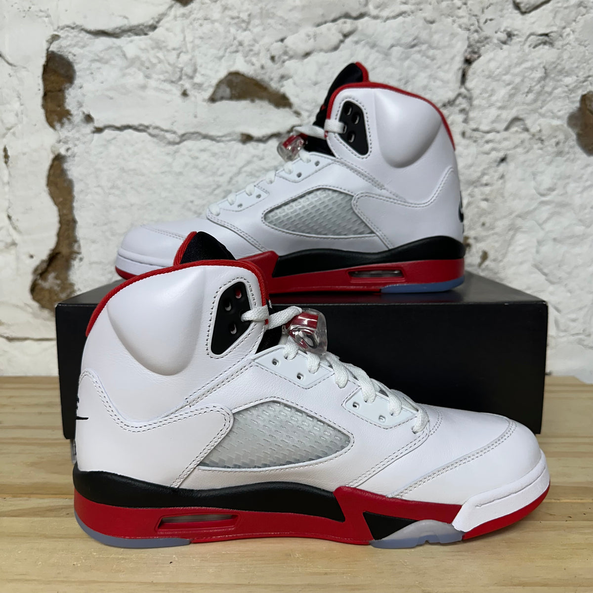 Air Jordan 5 Fire Red Black Tongue (2025) Sz 10 DS