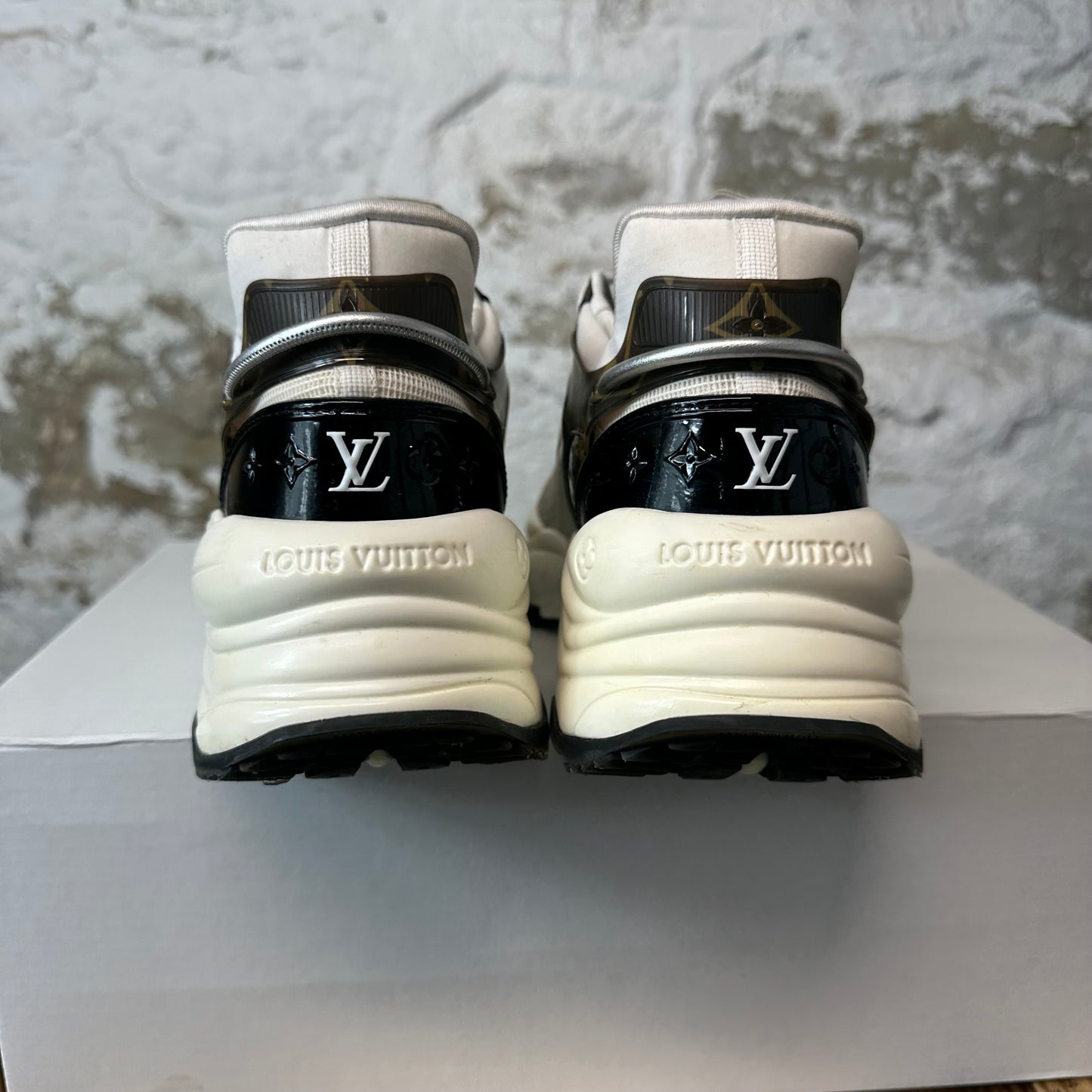 Louis Vuitton Brown Monogram Black White Run 55 Sneaker Sz 6 (38.5)