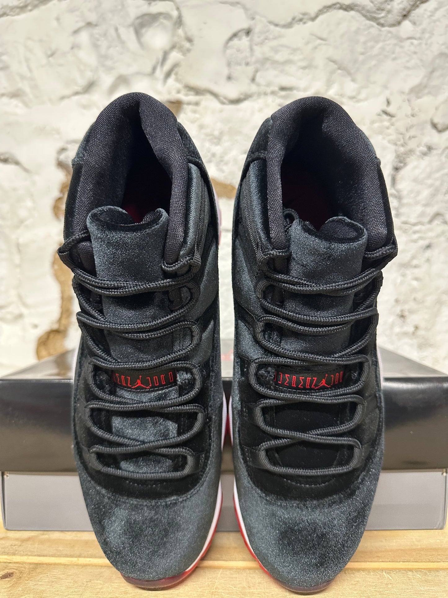 Air Jordan 11 Bred Velvet Sz 10 (11.5W) DS